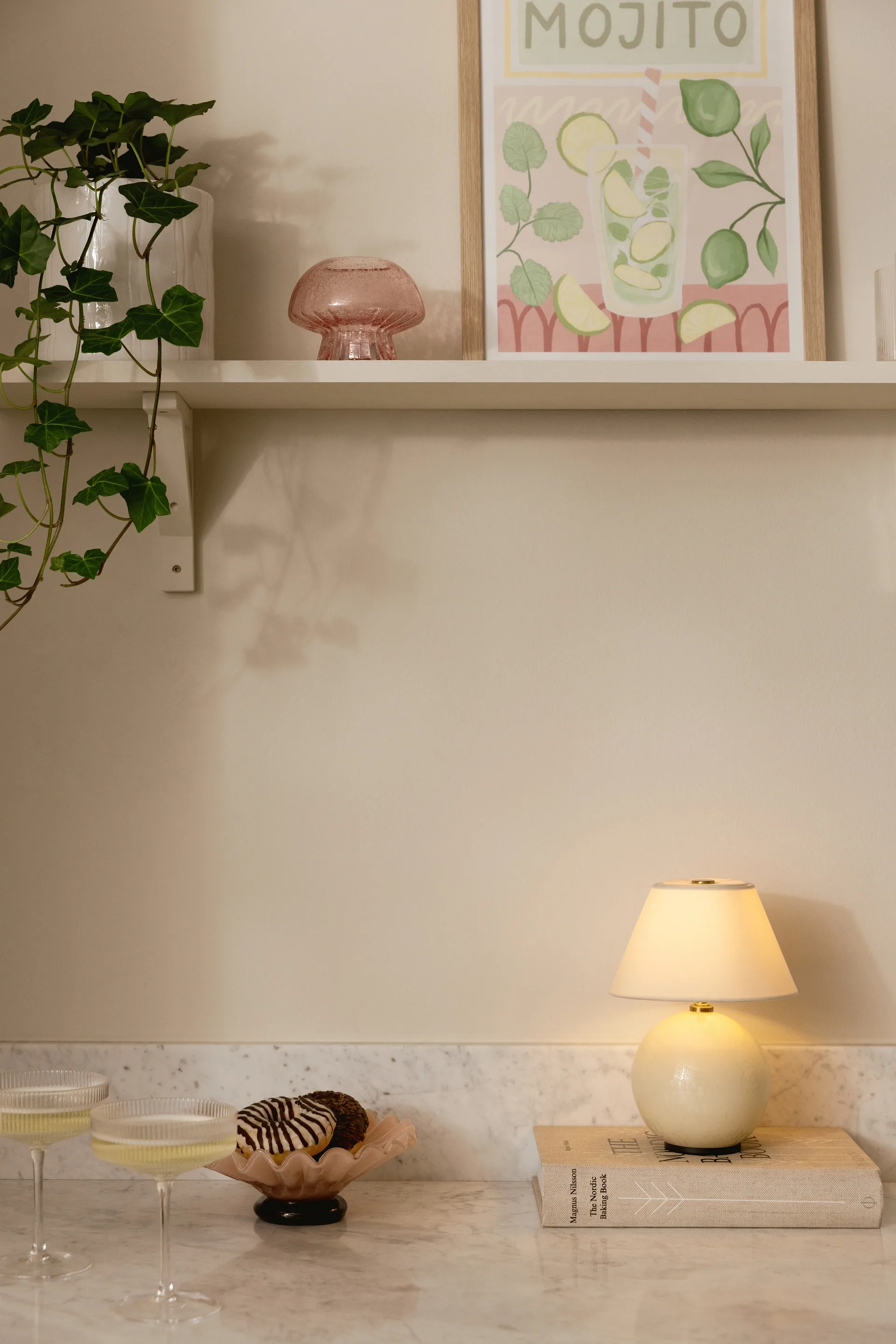 Iris 16 鸢尾系列 便携台灯, 奶油色 Globen Lighting