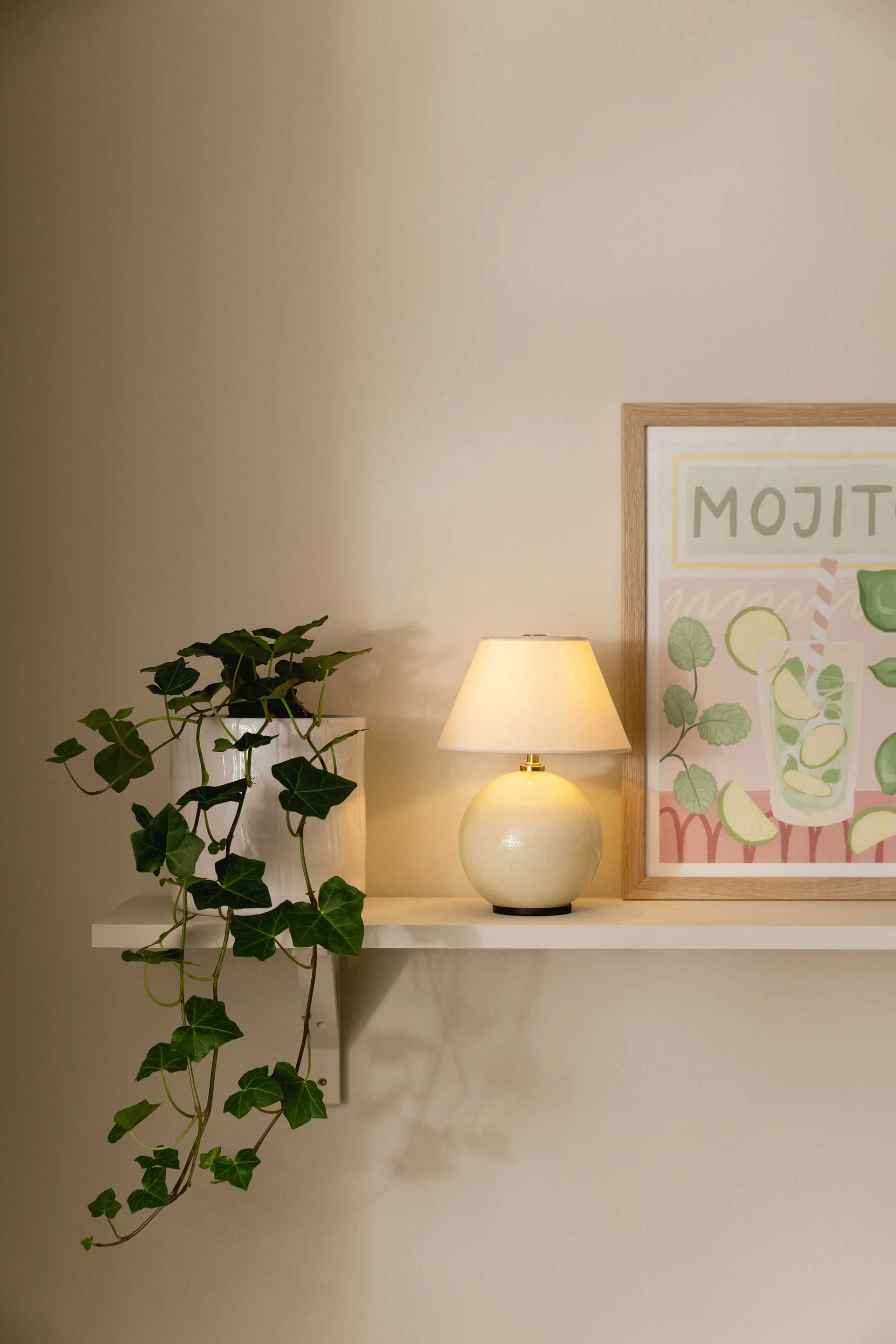 Iris 16 鸢尾系列 便携台灯, 奶油色 Globen Lighting