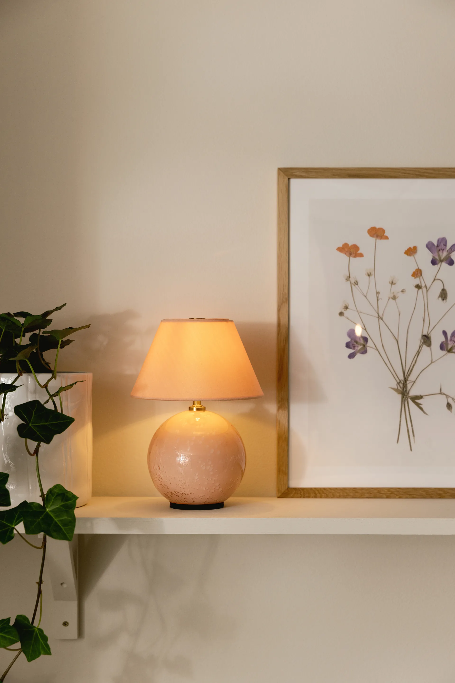 Iris 16 鸢尾系列 便携台灯, 腮红粉 Globen Lighting