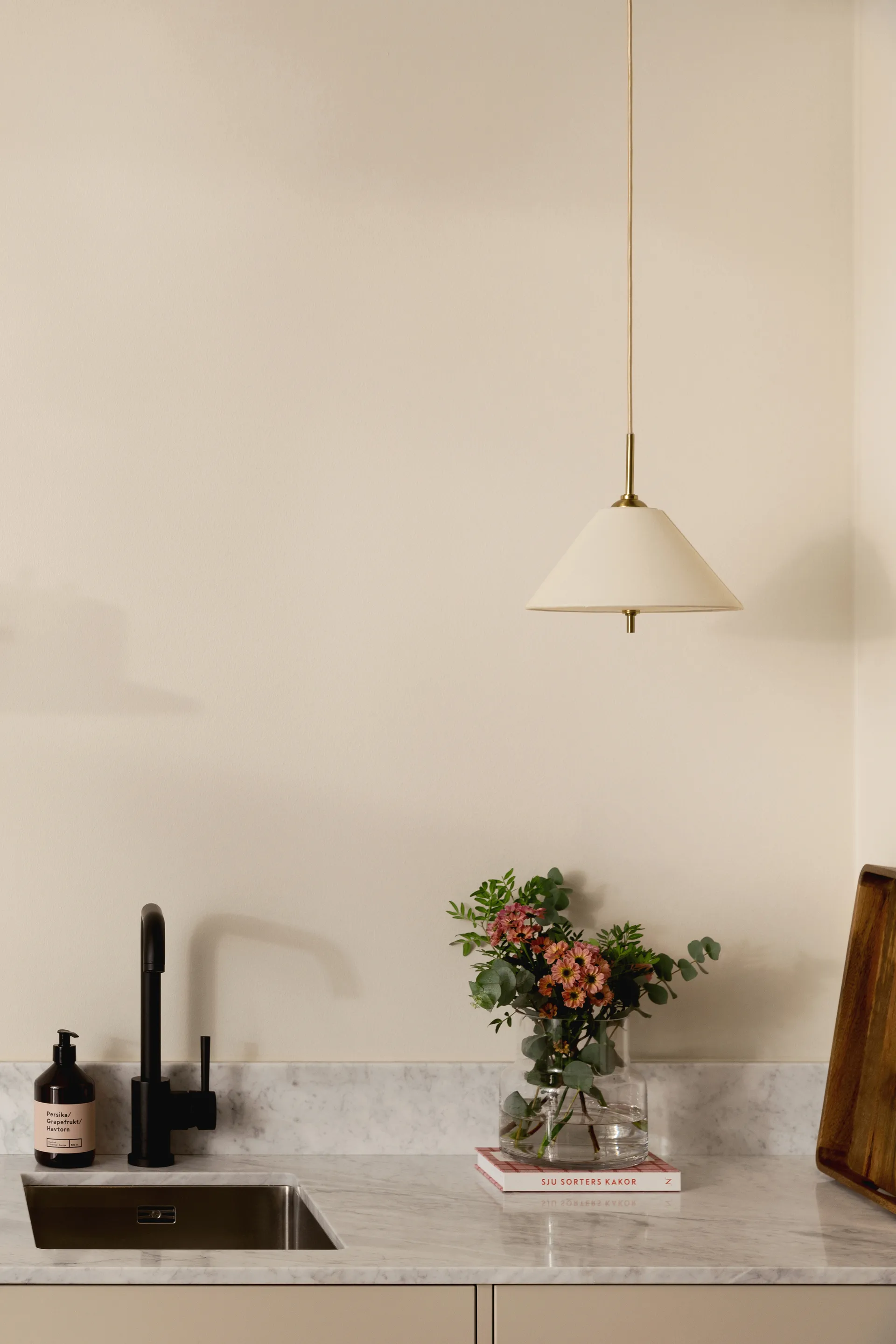 Iris 吊灯 25, 奶油色 Globen Lighting