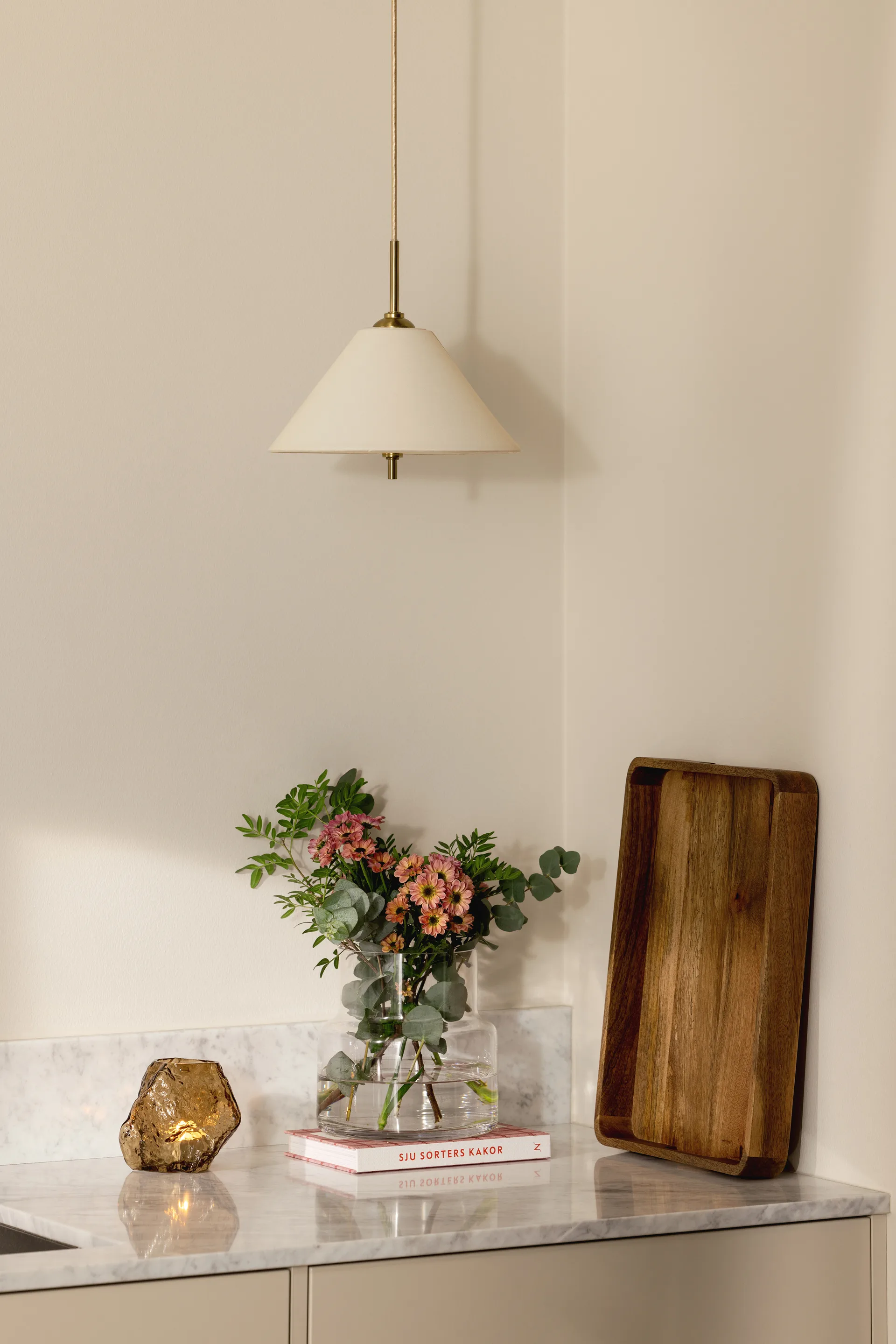 Iris 吊灯 25, 奶油色 Globen Lighting