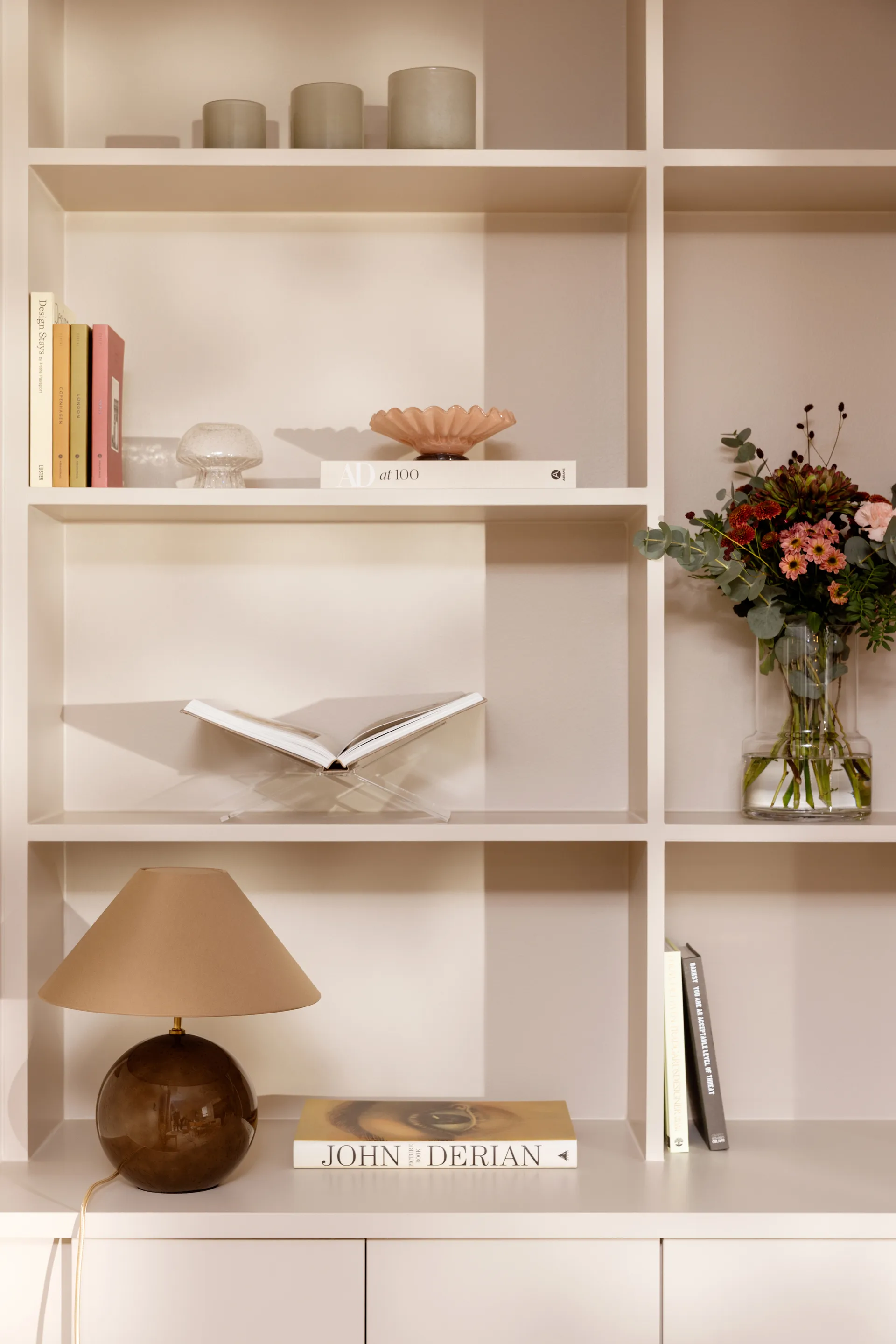 Iris 35 鸢尾系列 玻璃布艺台灯 , Mocha Globen Lighting