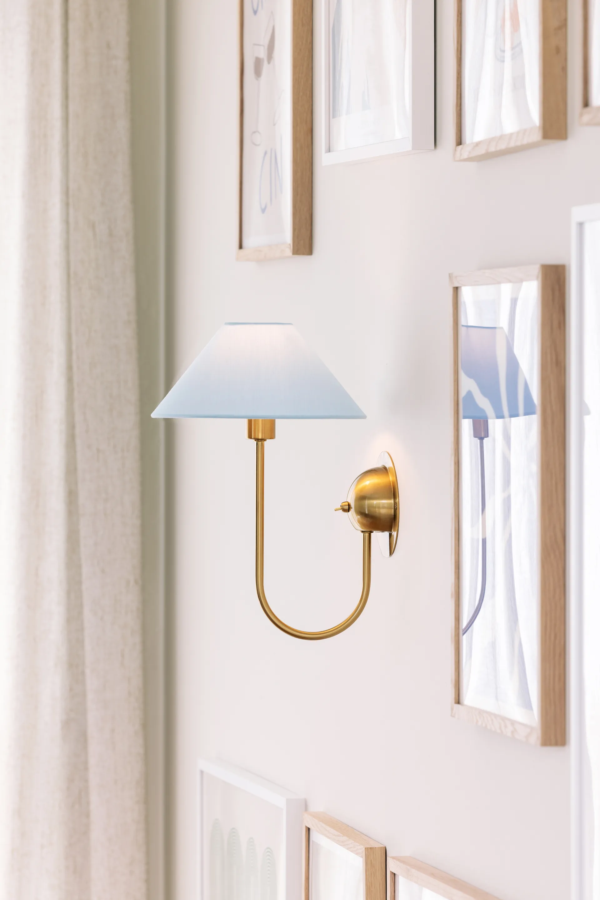 Iris 鸢尾系列 壁灯 , 鸽蓝色 Globen Lighting