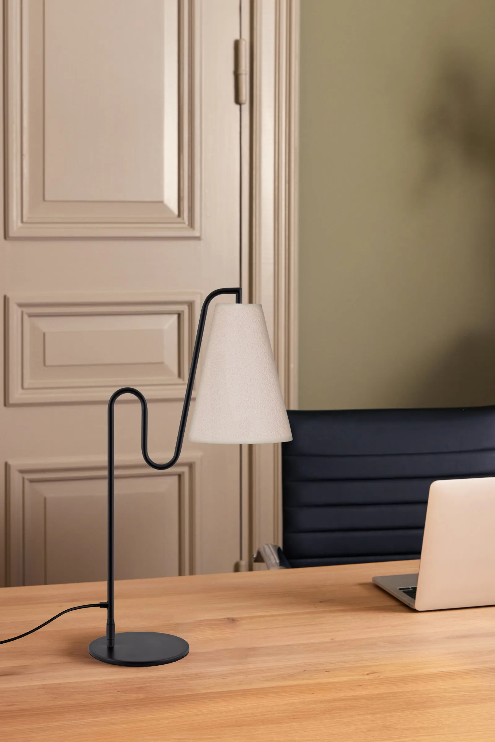 Lou台灯, 白色圈圈纱-黑色 Globen Lighting