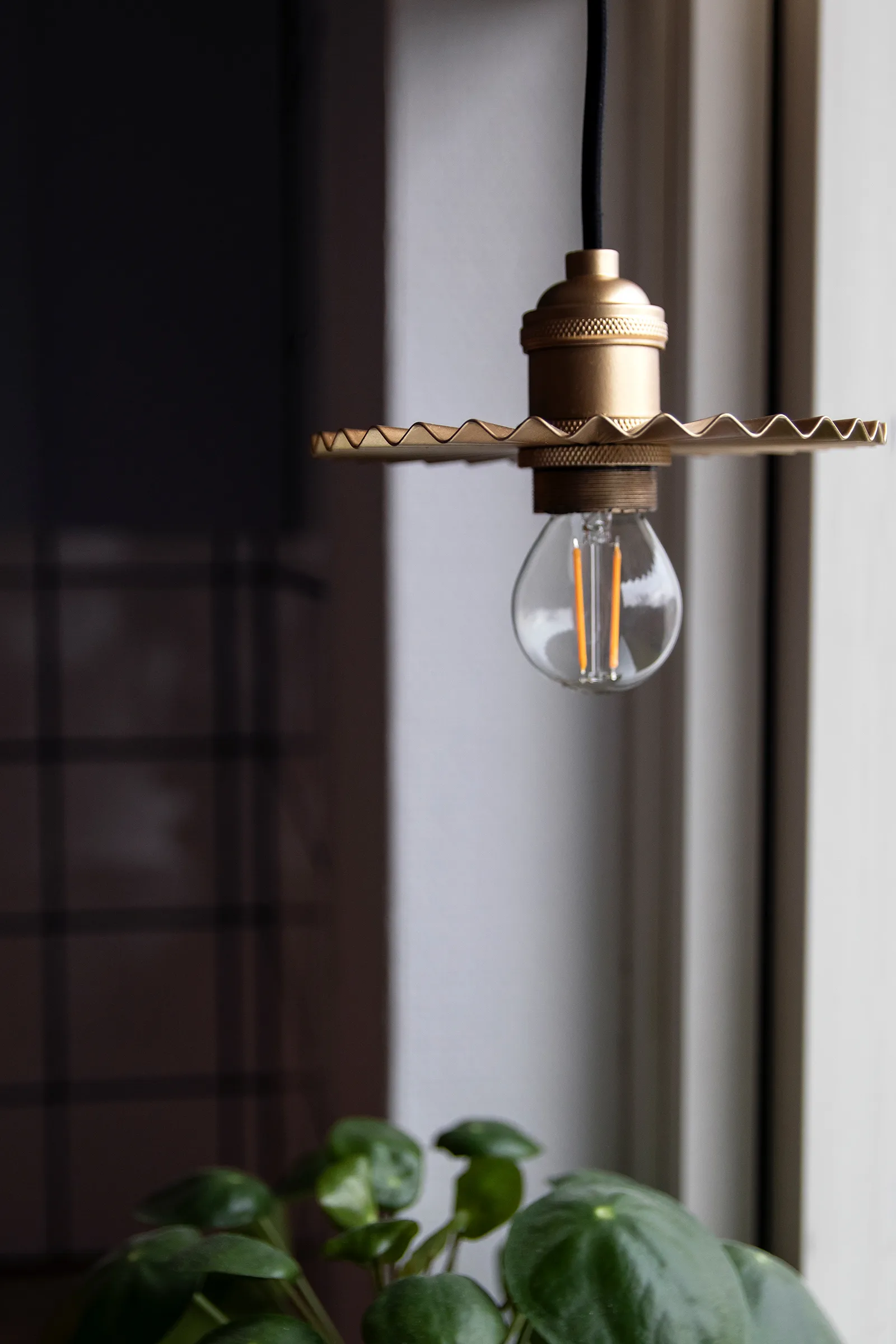 Omega 吊灯 Ø15cm, 金色 Globen Lighting