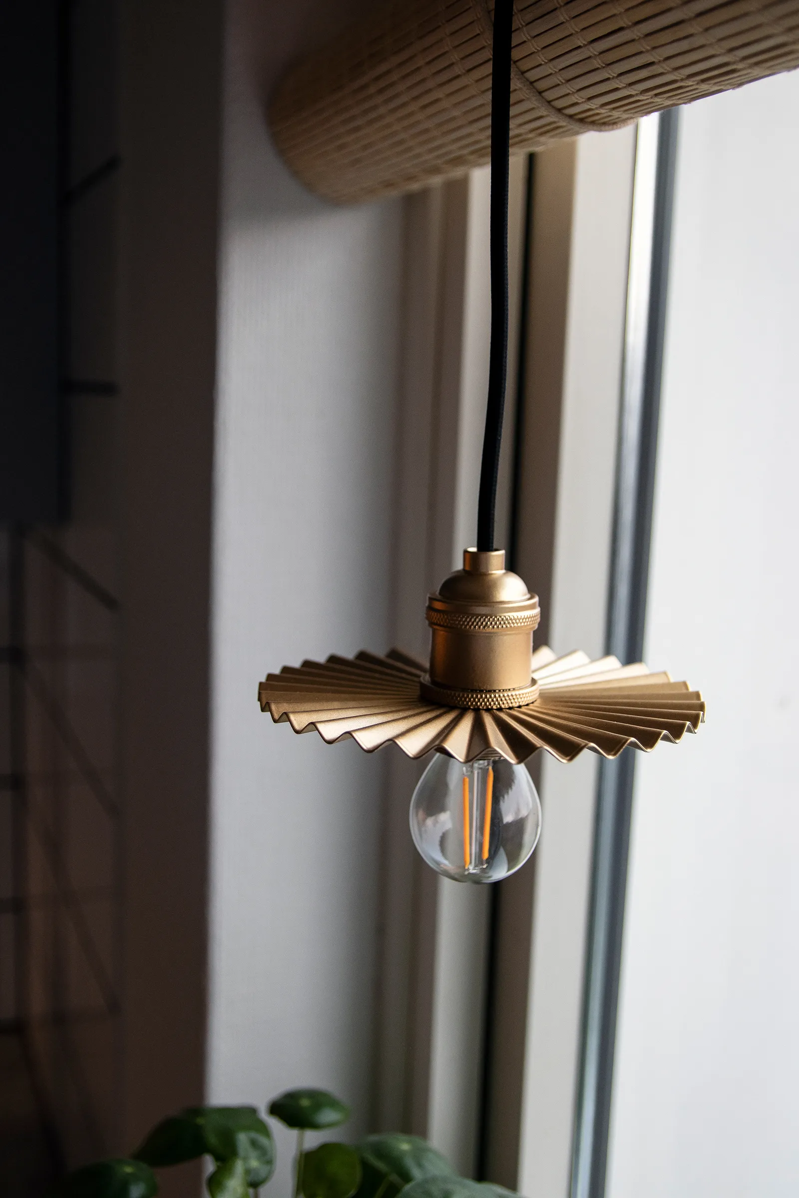 Omega 吊灯 Ø15cm, 金色 Globen Lighting
