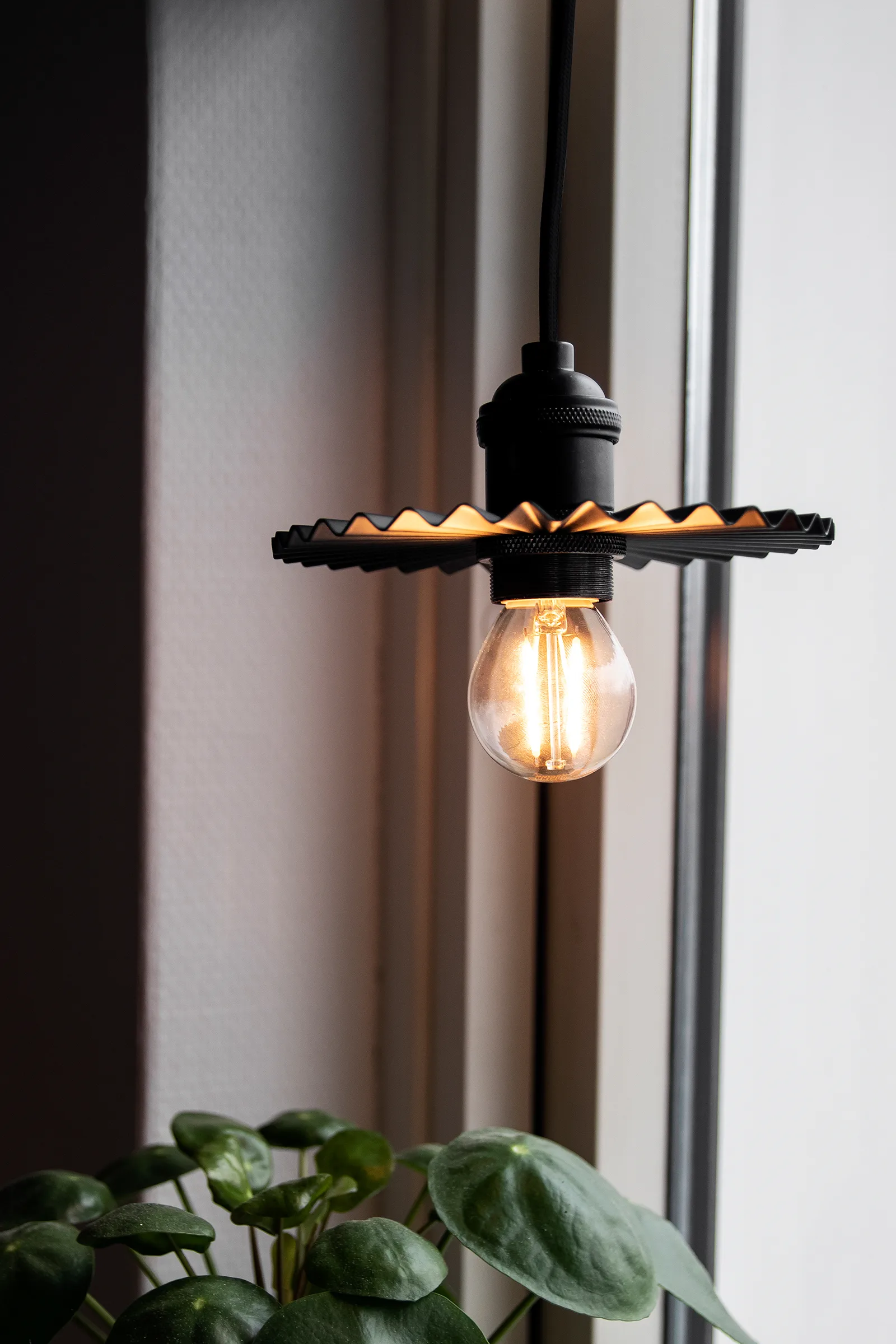 Omega 吊灯 Ø15cm, 黑色 Globen Lighting