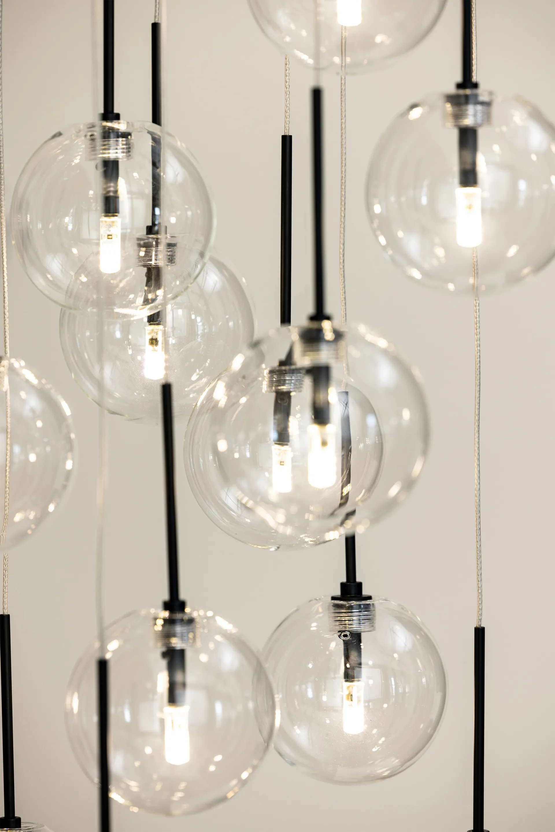 Skyfall 吊灯, 透明/黑色 Globen Lighting