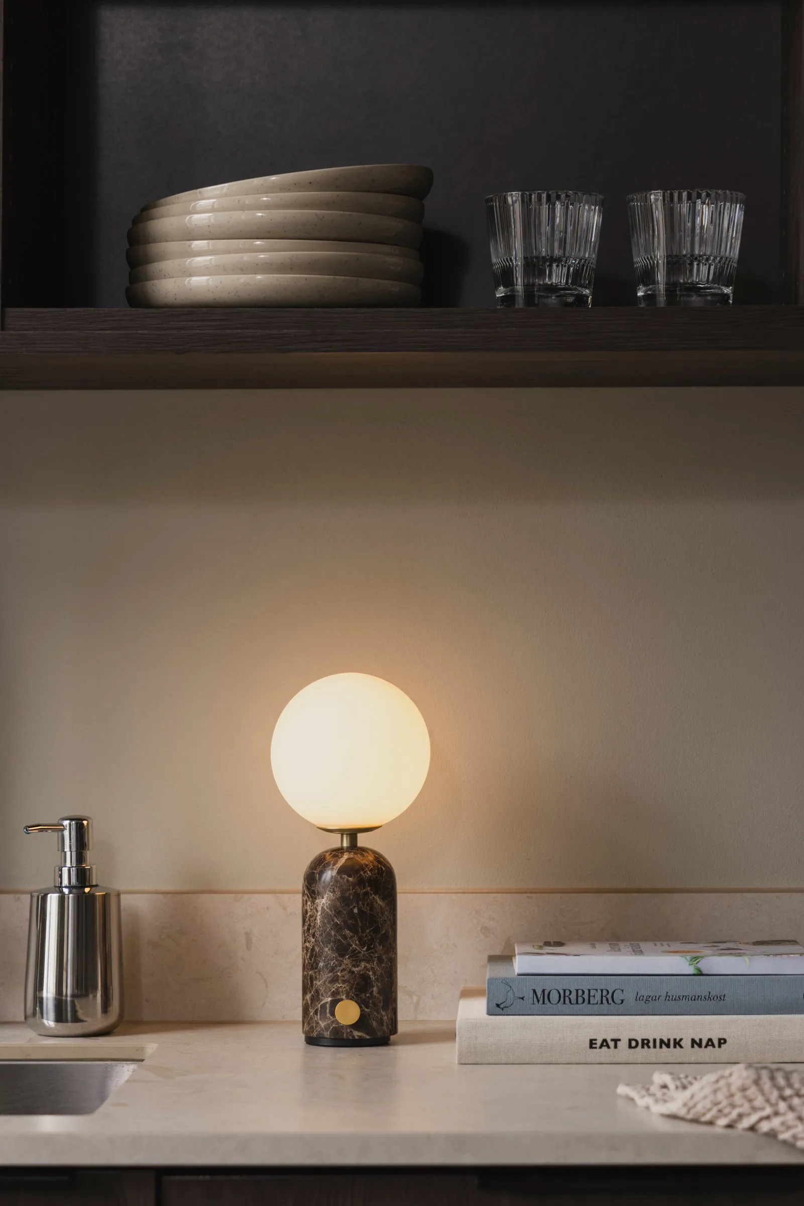 Torrano 便携式台灯, 棕色大理石，27,5 cm Globen Lighting