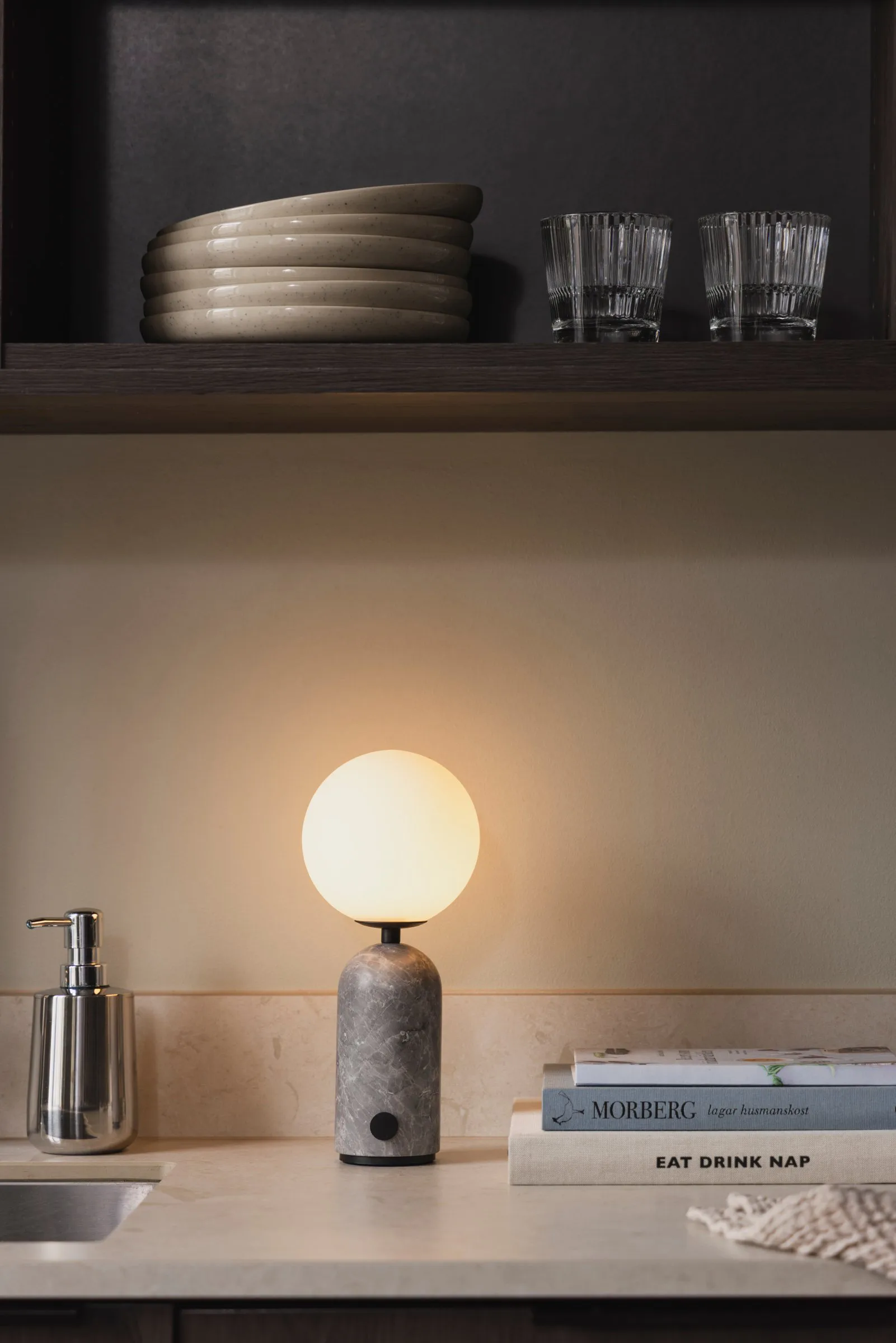 Torrano 便携式台灯, 灰色大理石，27,5 cm Globen Lighting