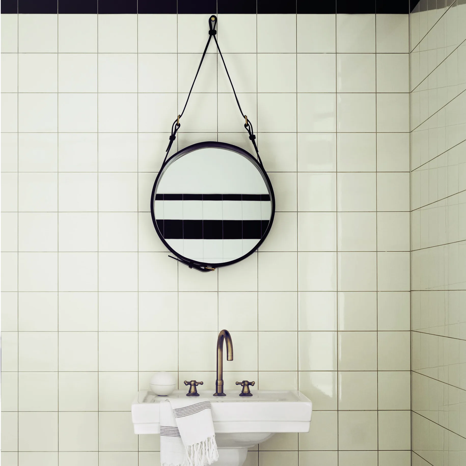 Adnet Circulaire 镜子  S, 黑色 GUBI