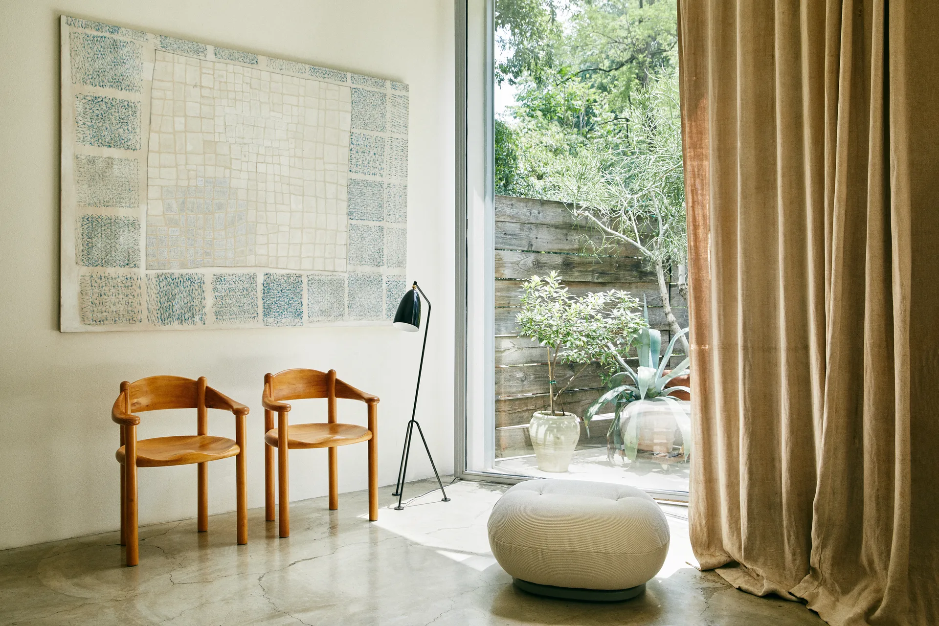 Gräshoppa 落地灯 glossy, 黑色 GUBI