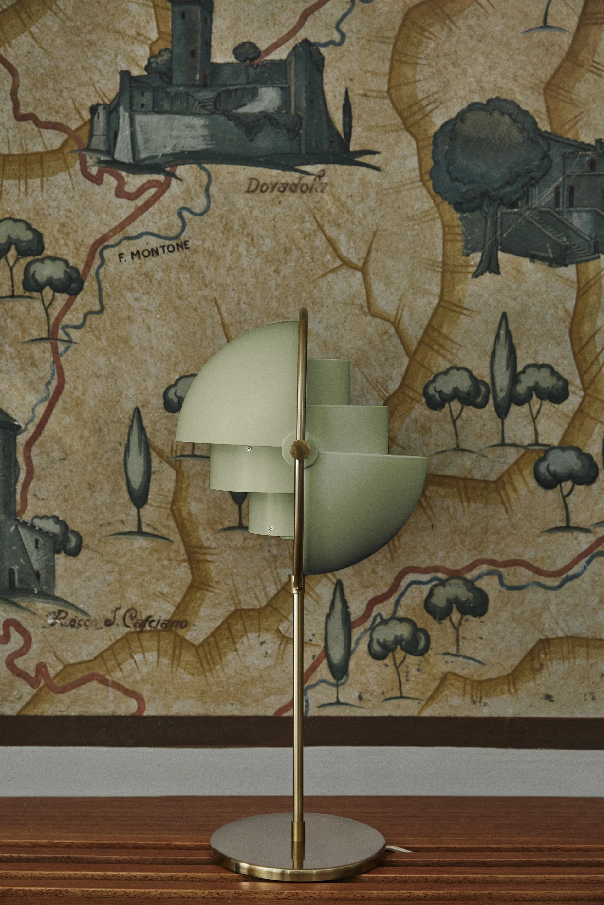 Multi-Lite 台灯, Brass-desert sage GUBI