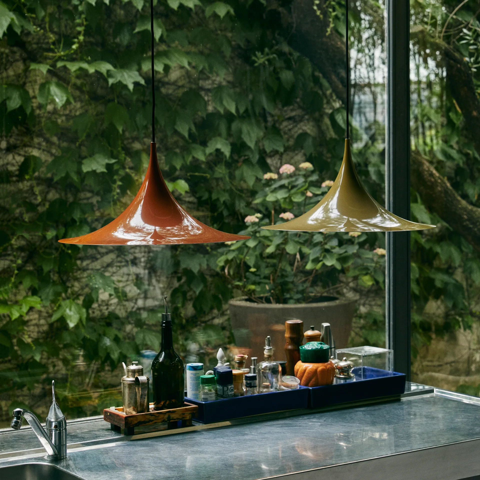 Semi 吊灯/天花灯 Ø 30 cm, Fennel seed glossy GUBI