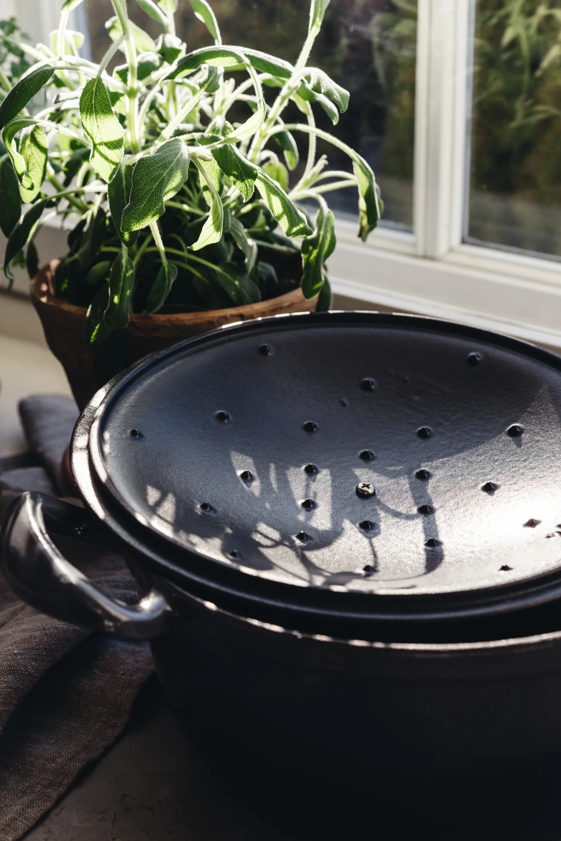 Cast iron pot, 4 L Heirol