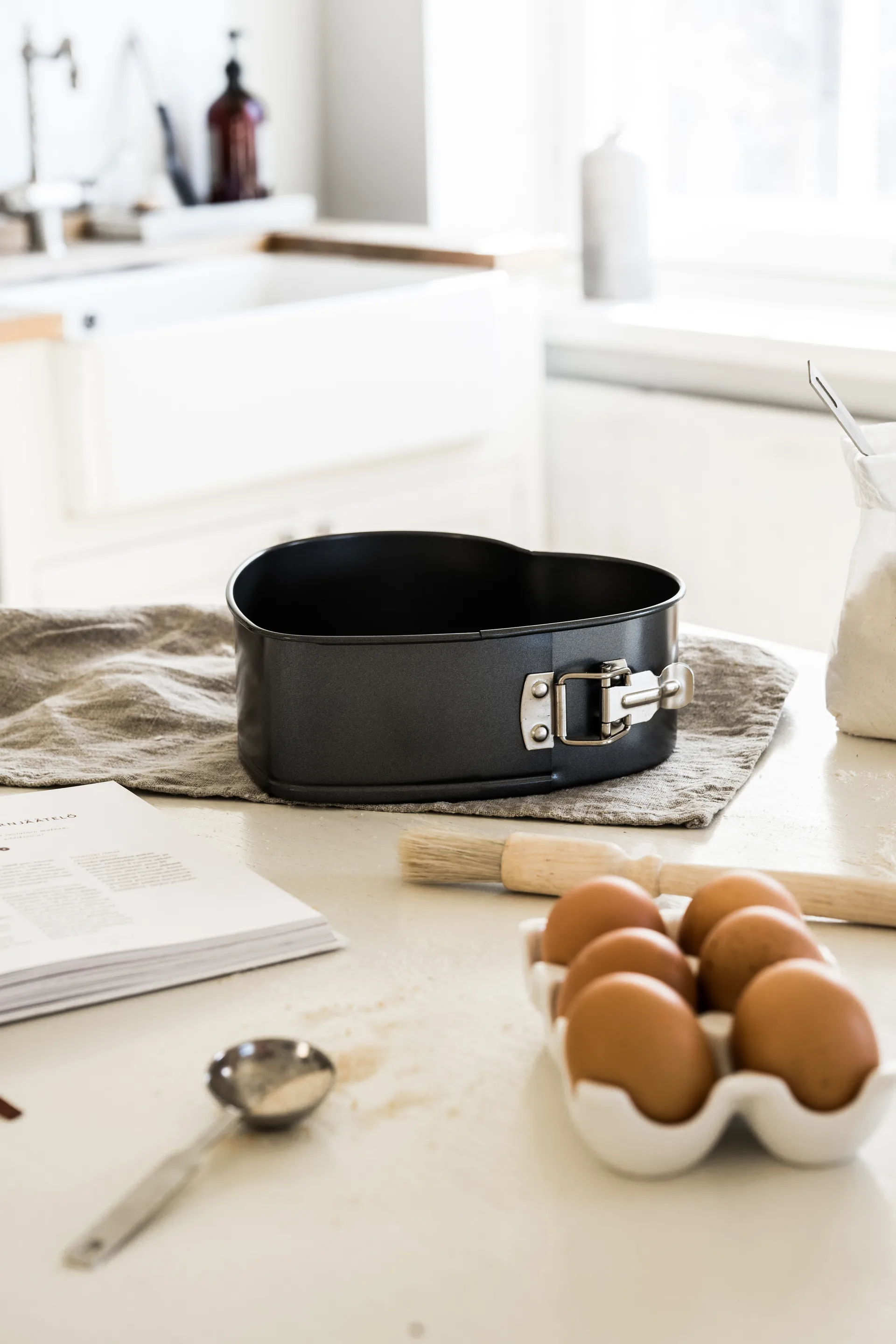 Heirol heart shape springform, Small 11x11 cm Heirol