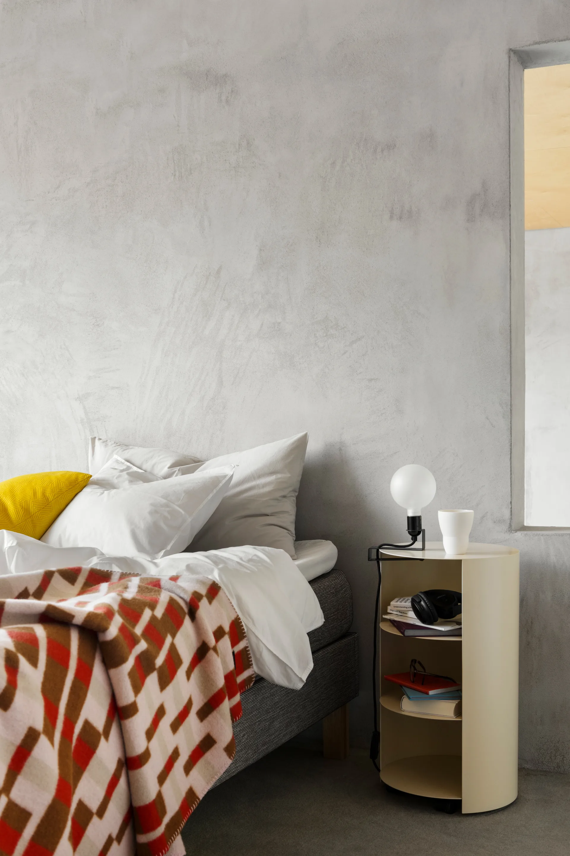 Hide pedestal Ø38x68 cm, Light 象牙白 textured Hem