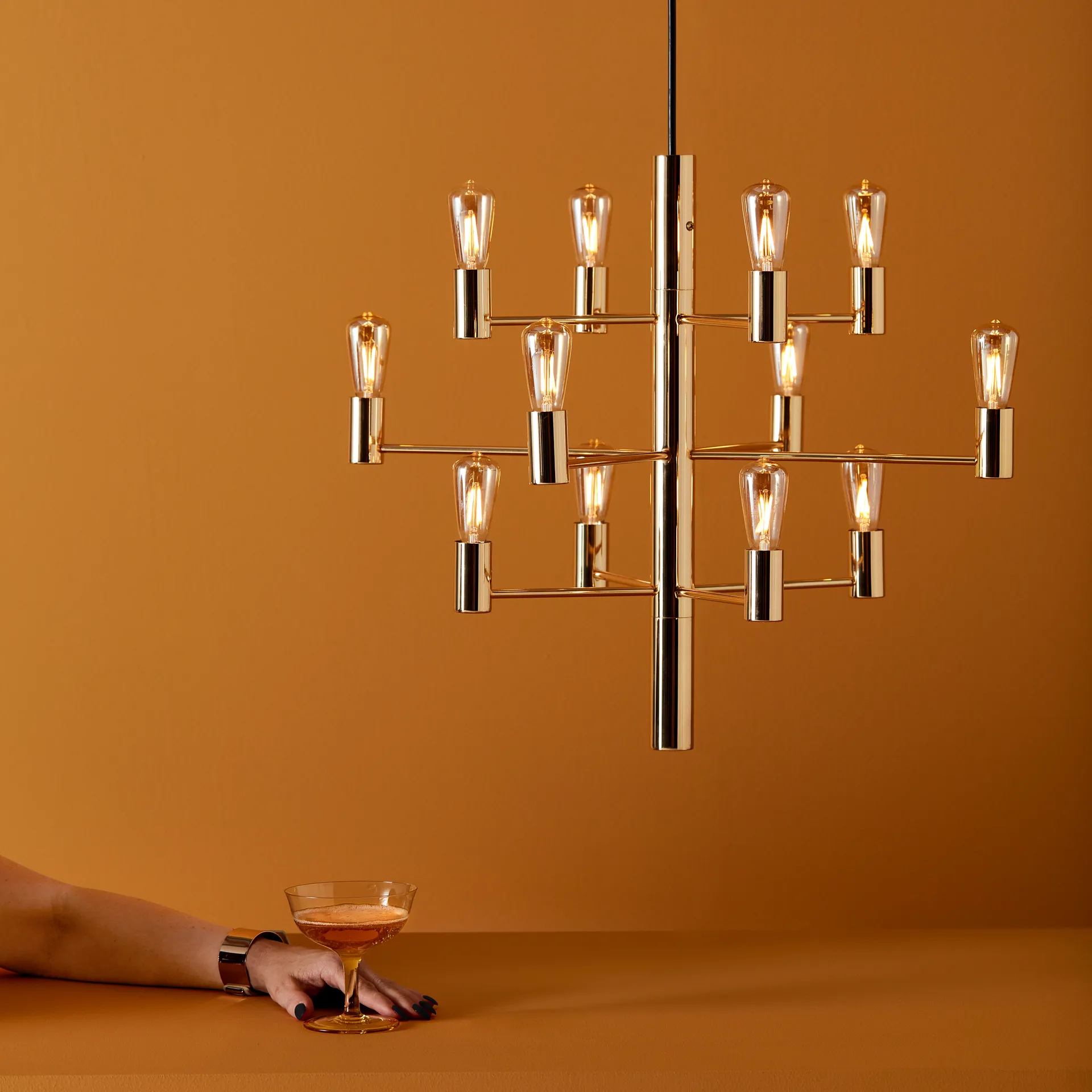 Manola 12 枝形吊灯, satin brass Herstal