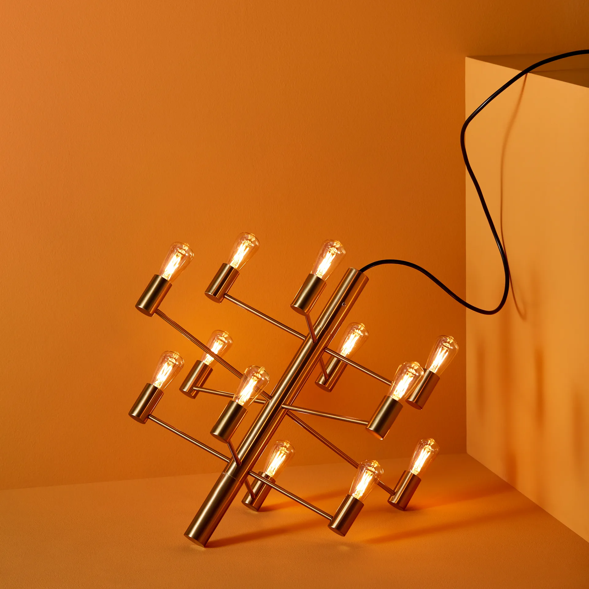 Manola 12 枝形吊灯, satin brass Herstal