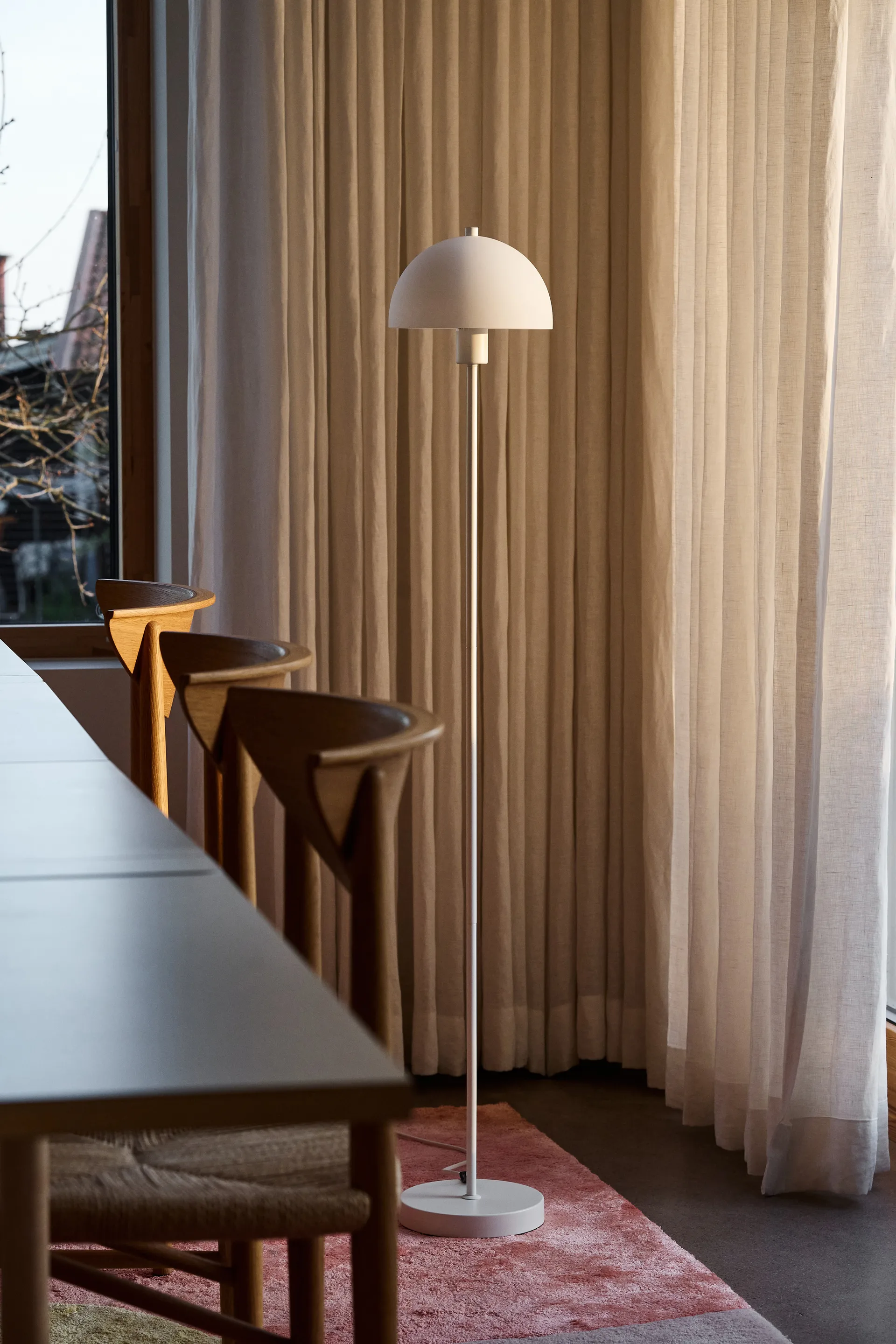 Vienda 落地灯, 白色-白色玻璃 Herstal