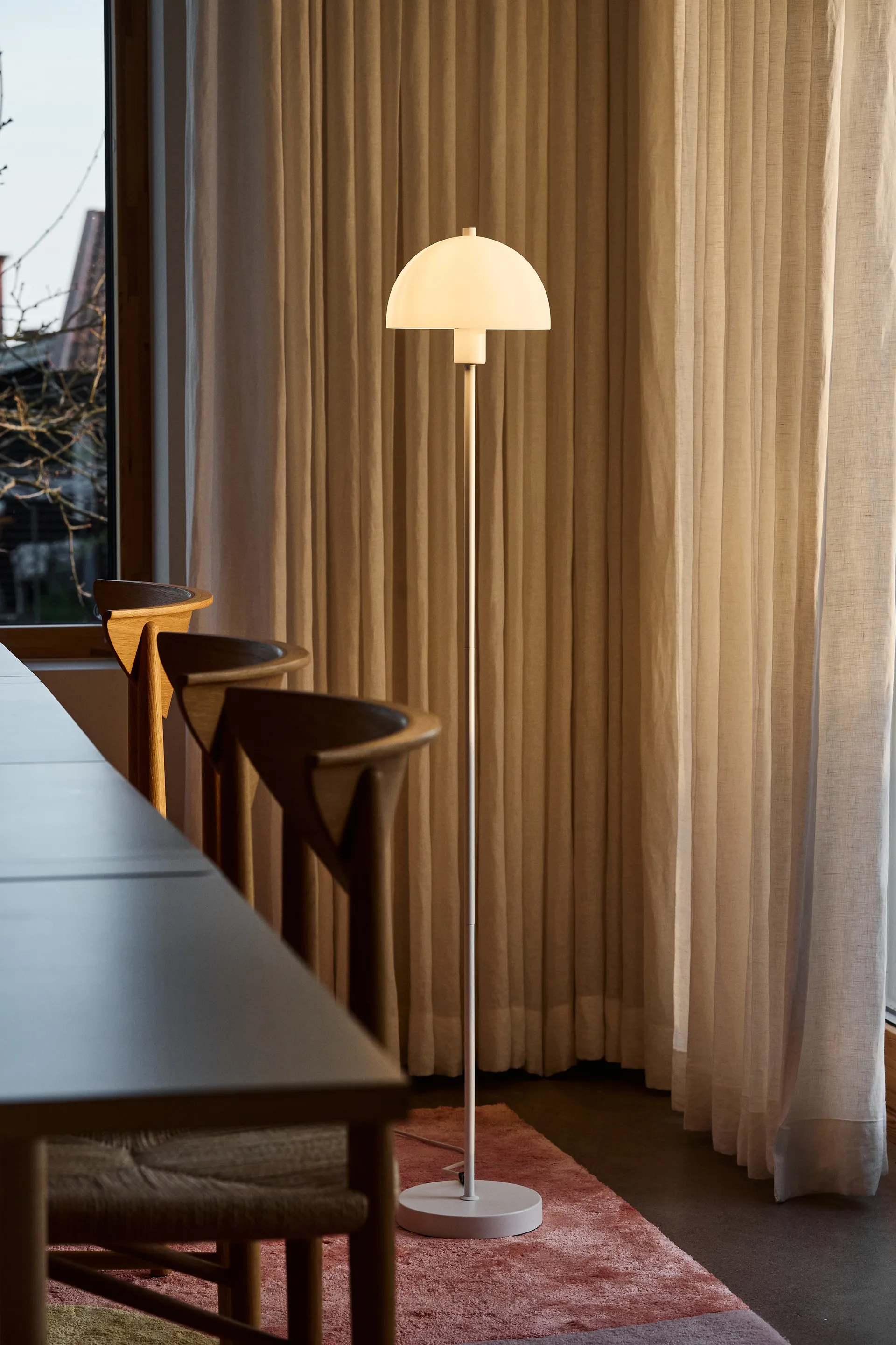 Vienda 落地灯, 白色-白色玻璃 Herstal