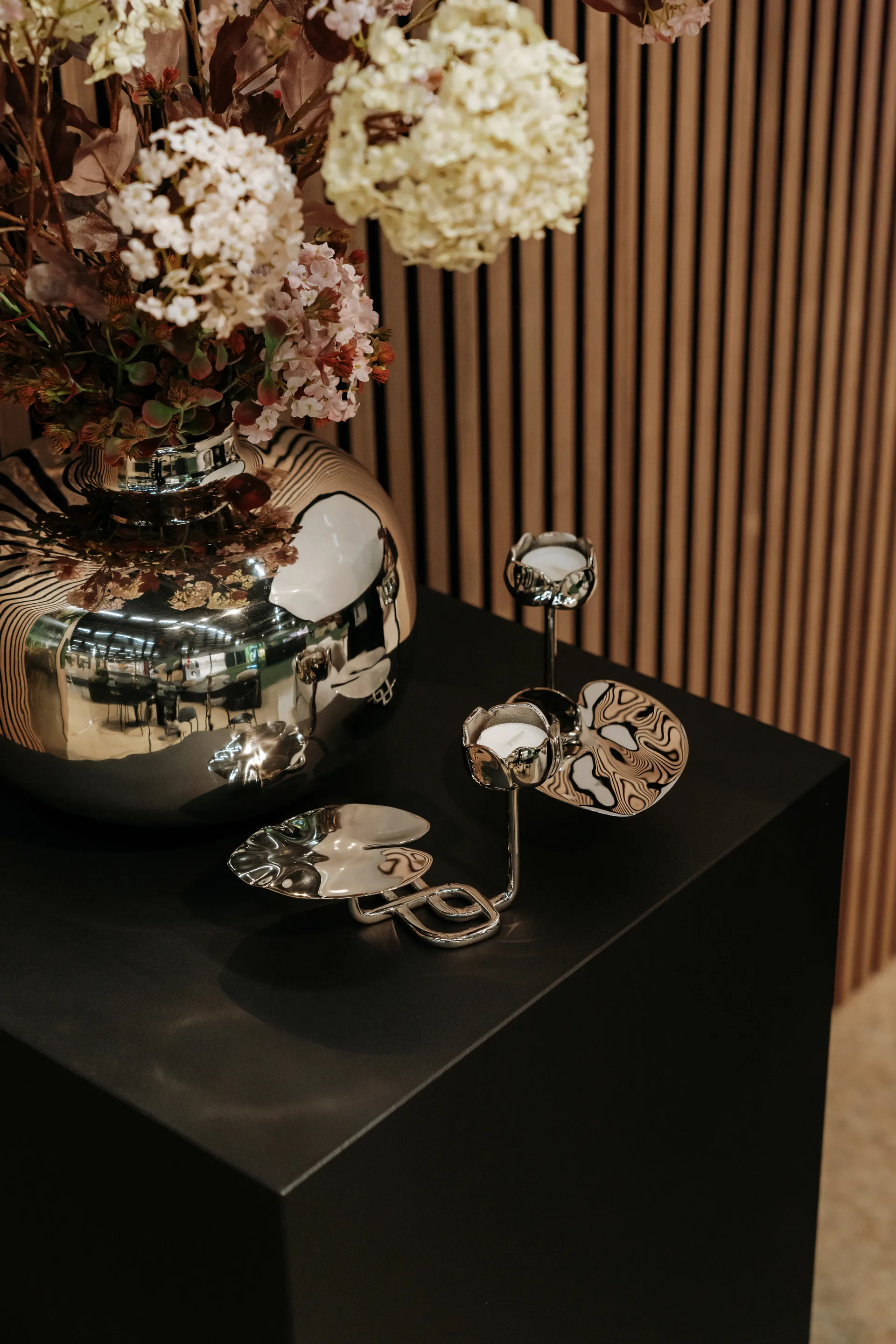 Ninfea 1号烛台, 镀镍黄铜 Hilke Collection