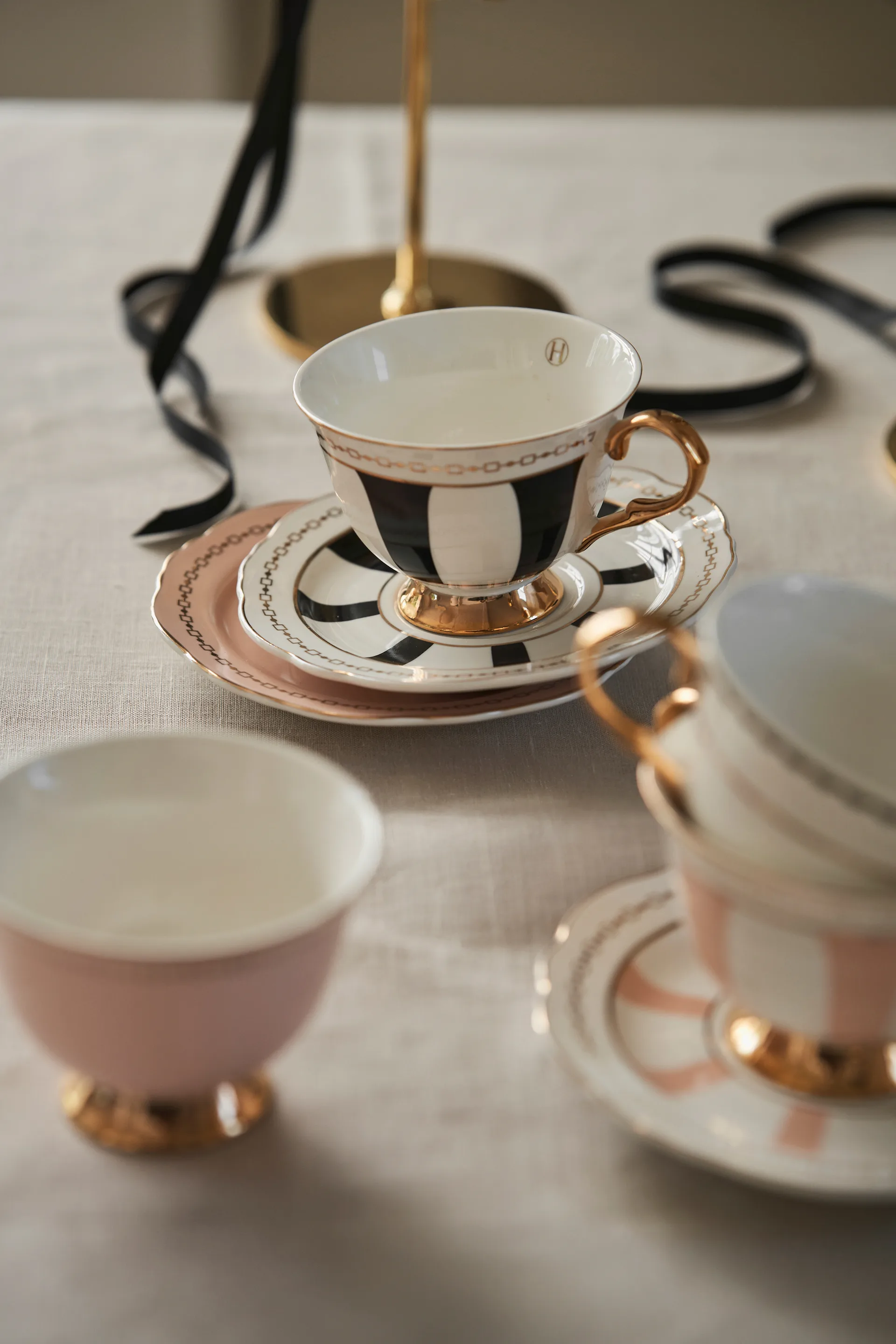 Strisce Nero 杯连碟, 22厘升 Hilke Collection