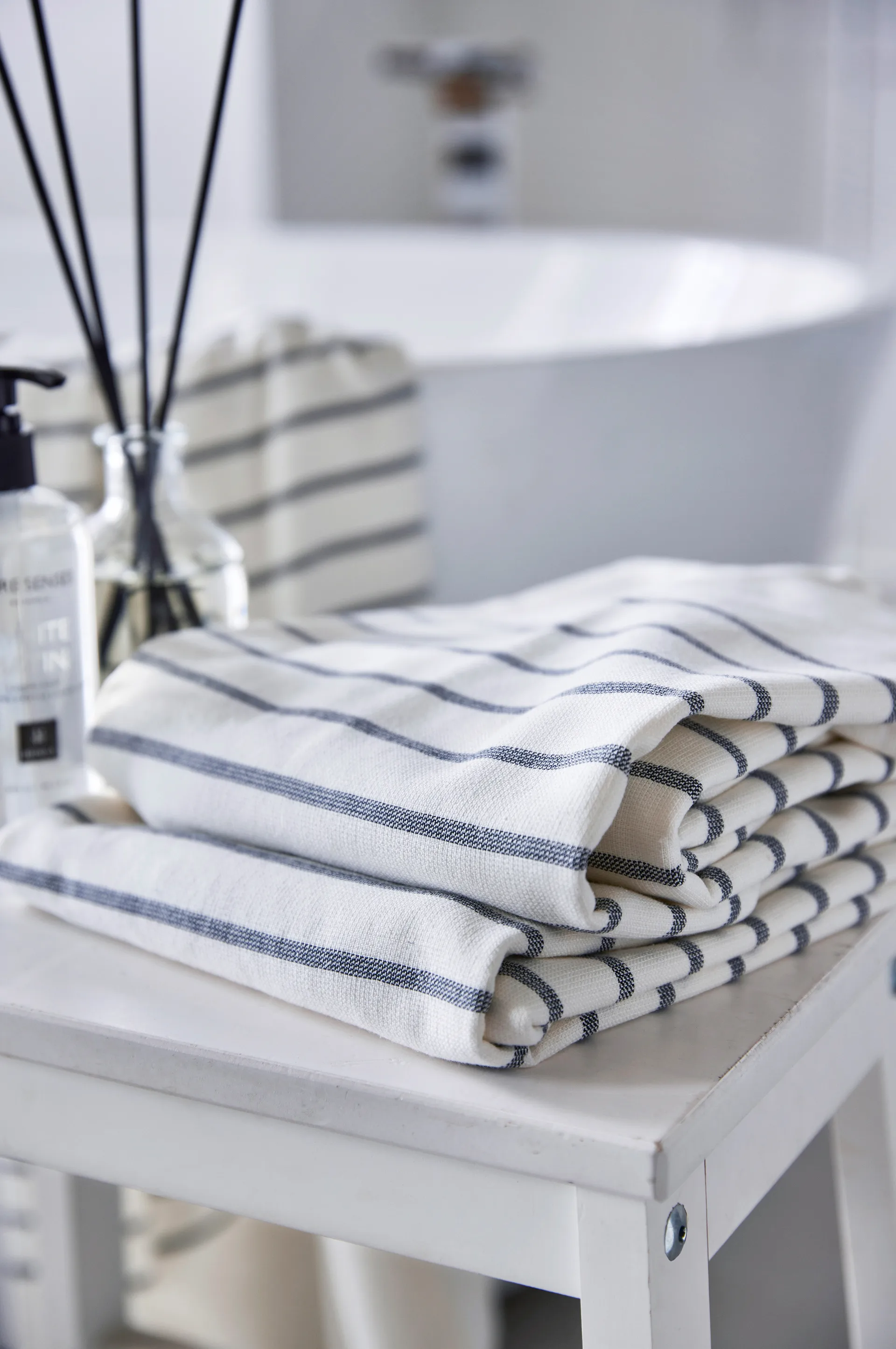 Habit towel indigo, 30x50 cm Himla