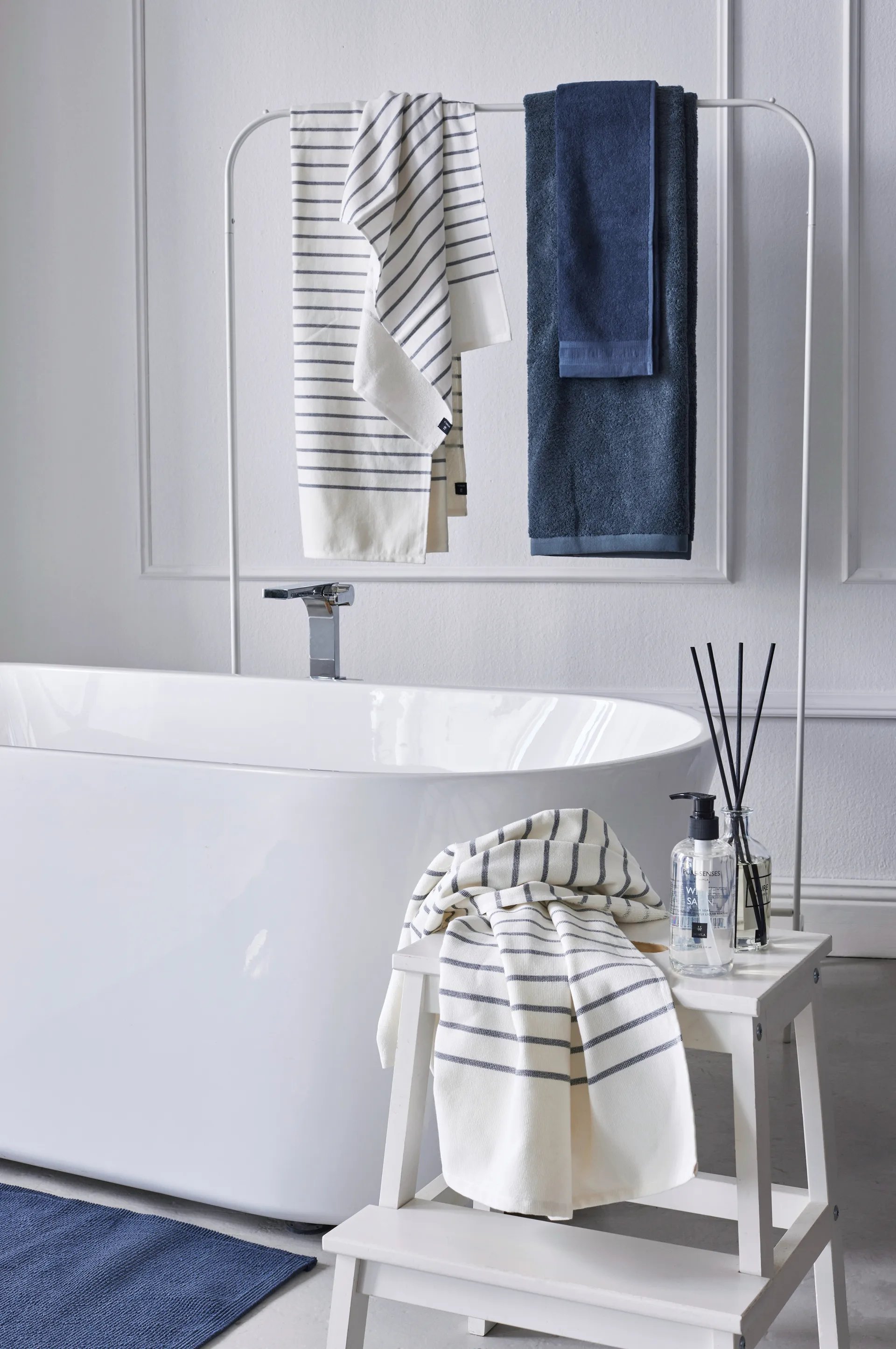 Habit towel indigo, 30x50 cm Himla