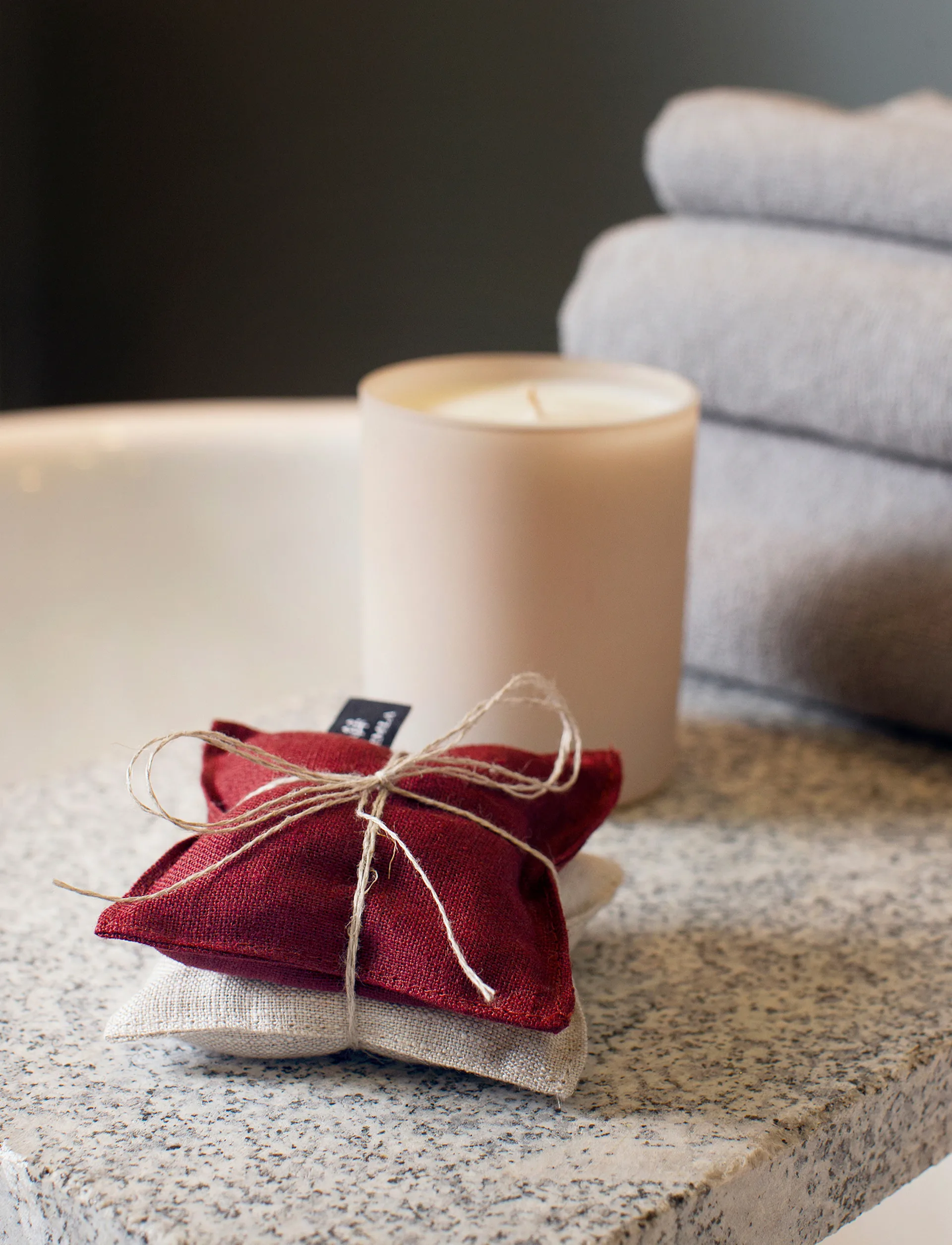 Lavender Scent pillow 9x9 cm, Lingonberry-oatmeal Himla