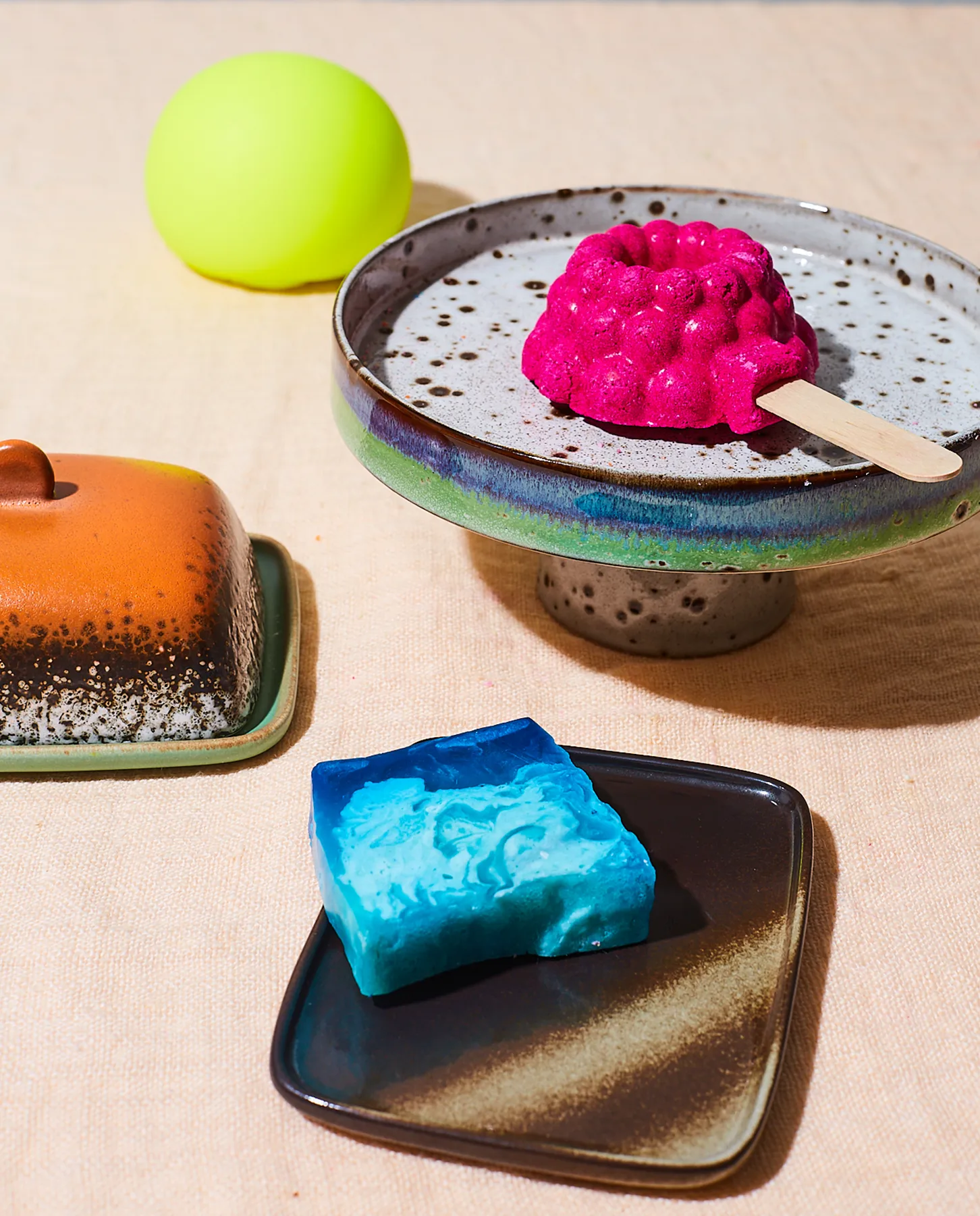 70's 碗 on foot, Comet HKliving