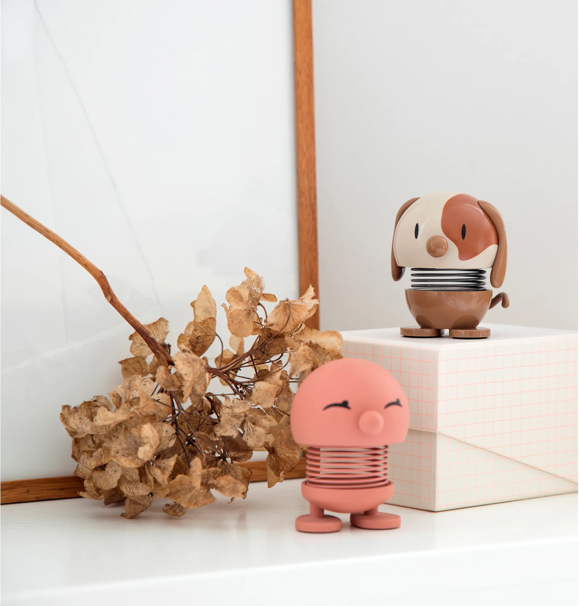 Hoptimist Dog figure 6.9 cm, Brown Hoptimist