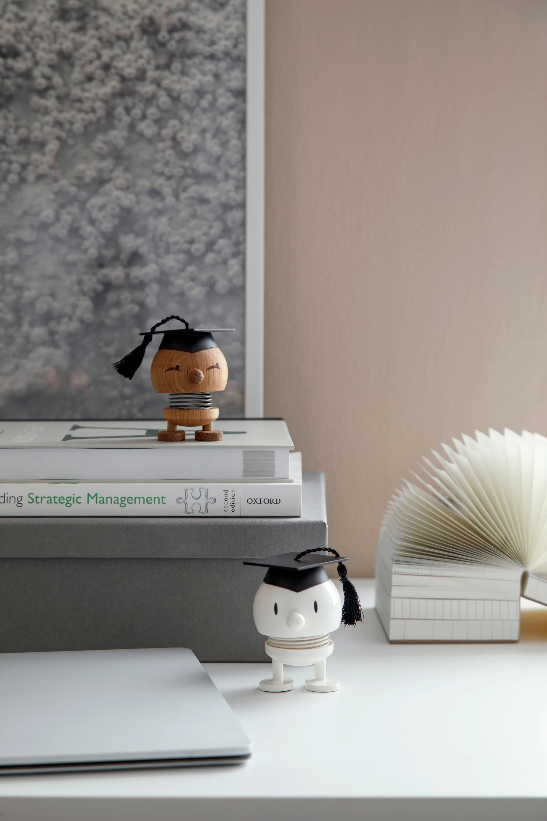 Hoptimist IQ Bumble S figure, White Hoptimist