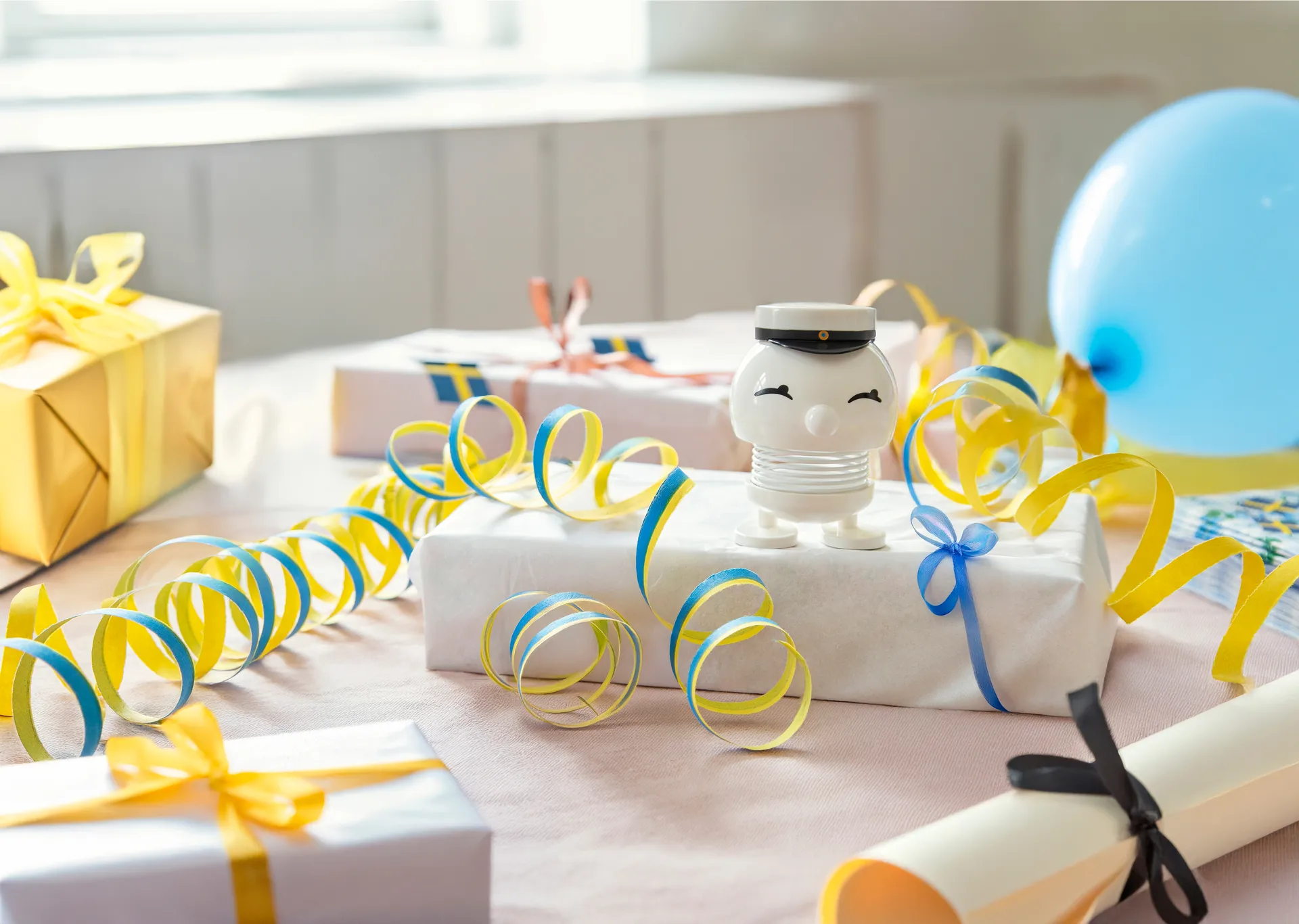 Hoptimist Swedish Student Bumble S figure, 白色 Hoptimist