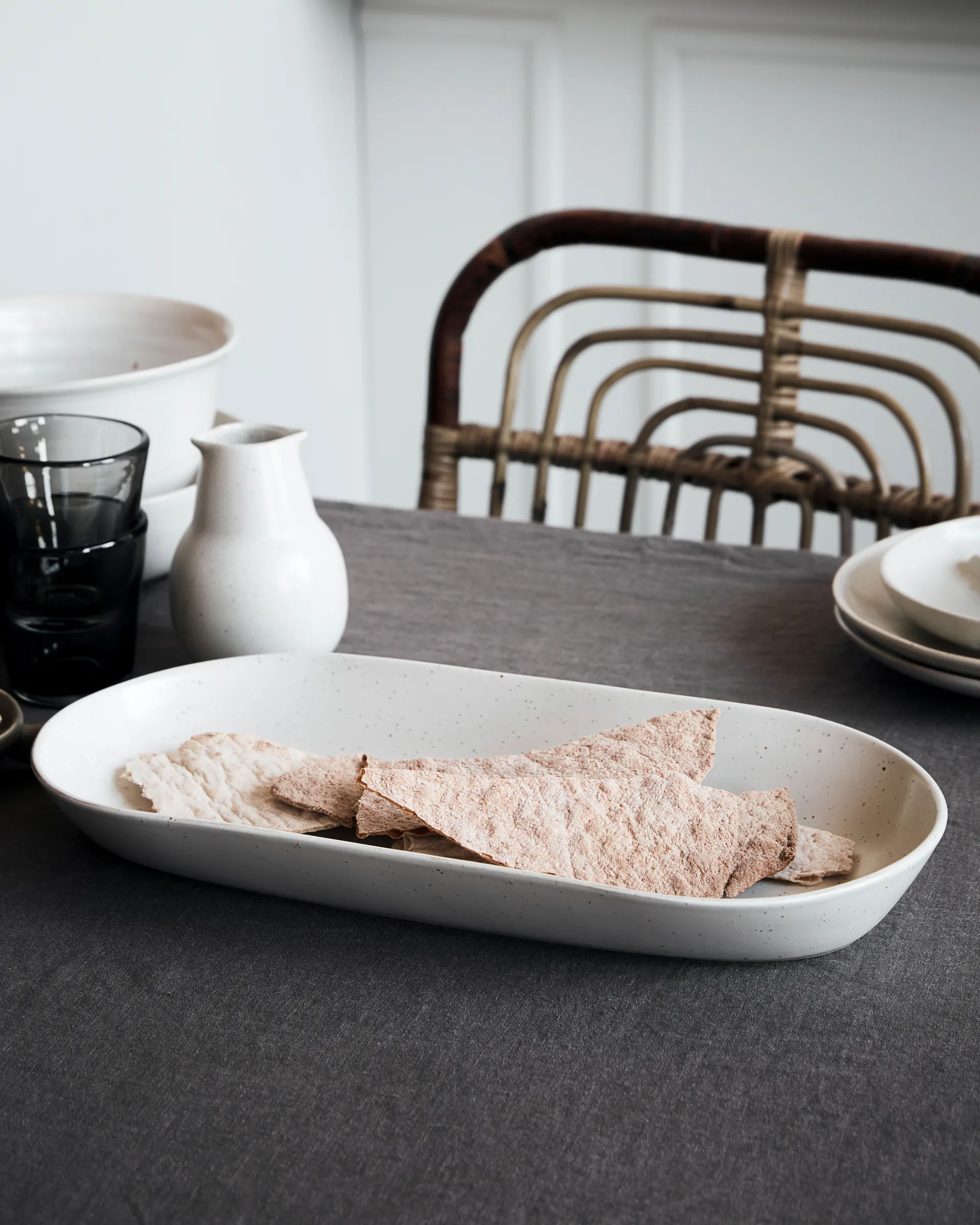 Pion serving 盘子 19x38 cm, 灰色-白色 House Doctor