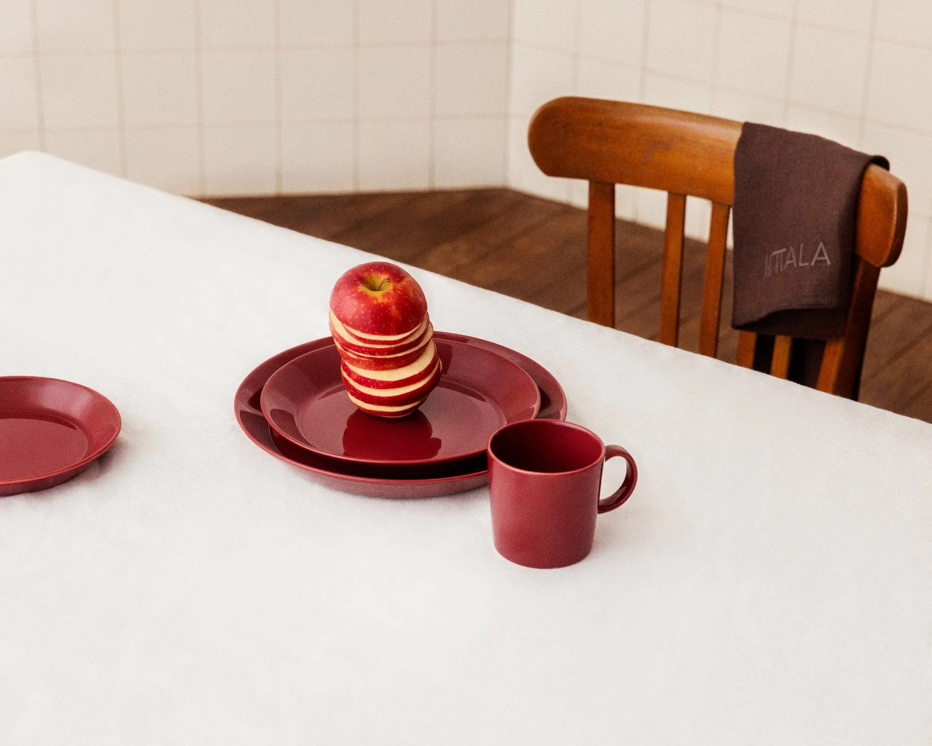 Teema 餐盘 Ø21 cm, 樱桃 Iittala