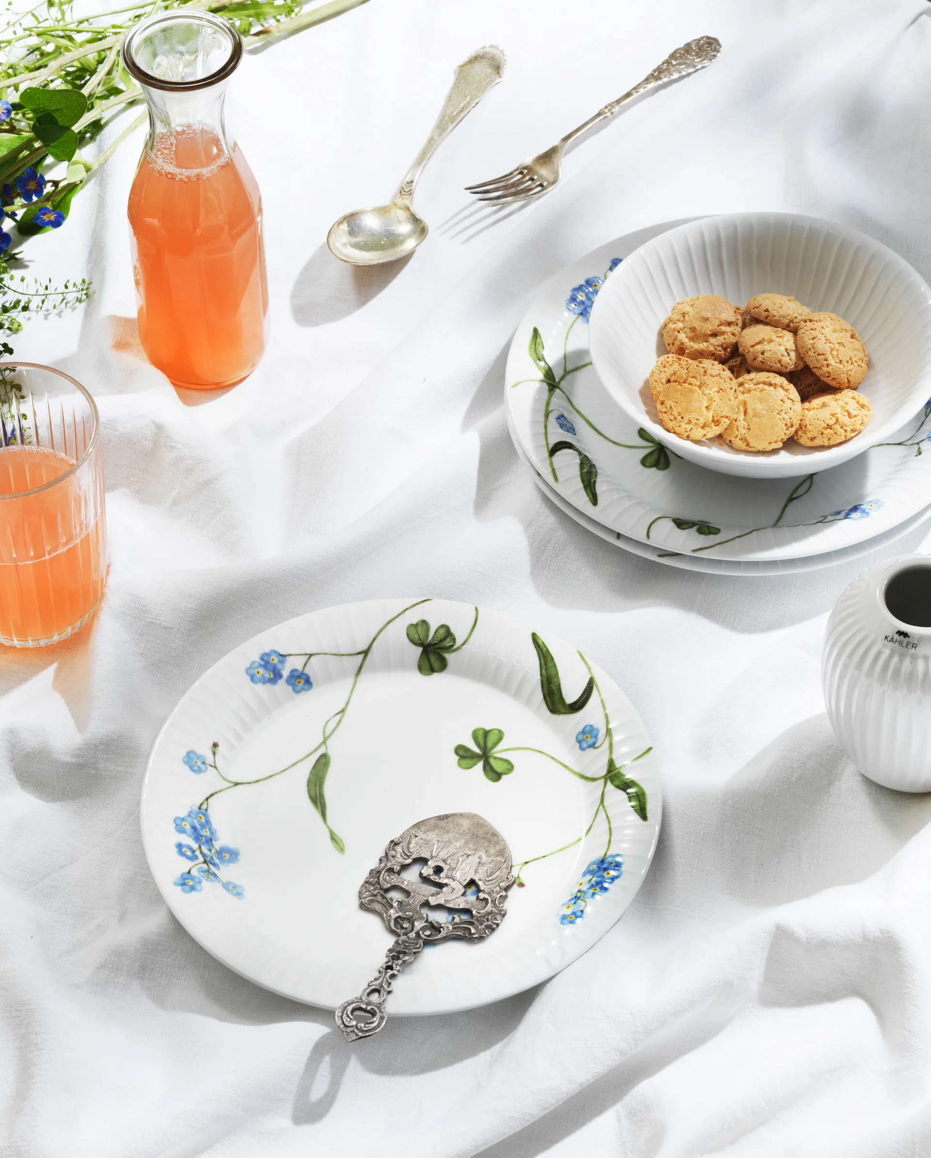 Hammershøi summer 盘子 Ø22 cm, Forget me not Kähler