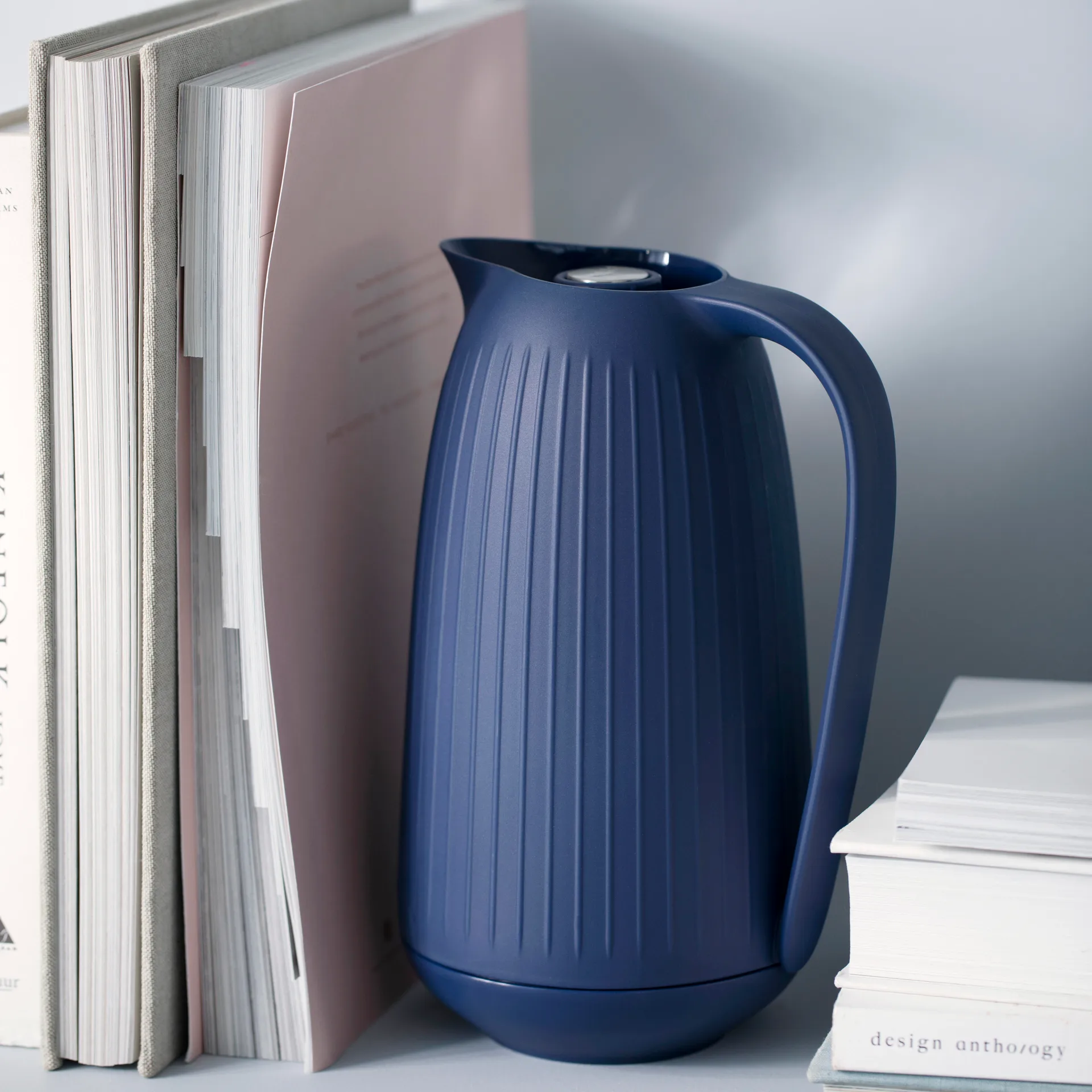 Hammershøi thermos jug, indigo (dark 蓝色= Kähler