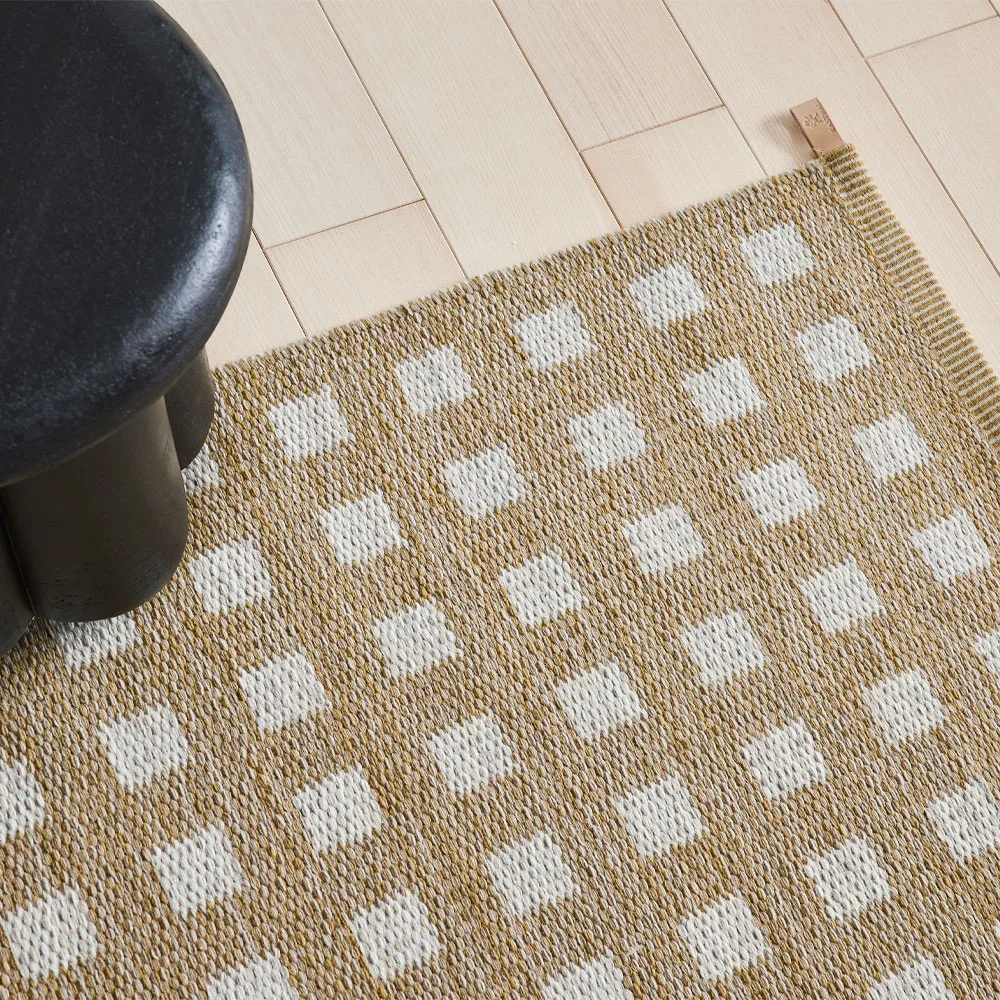 Sugar Cube Icon hallway 桌旗, 黄色 ochre 484 85x250 cm Kasthall