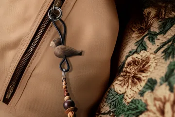 Kaj Bojesen bird keyring - Smoked 自然木色, 黑色 皮革 - Kay Bojesen Denmark