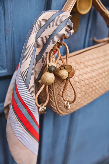 Kaj Bojesen bird keyring - 自然木色, 原色/自然色 皮革 - Kay Bojesen Denmark