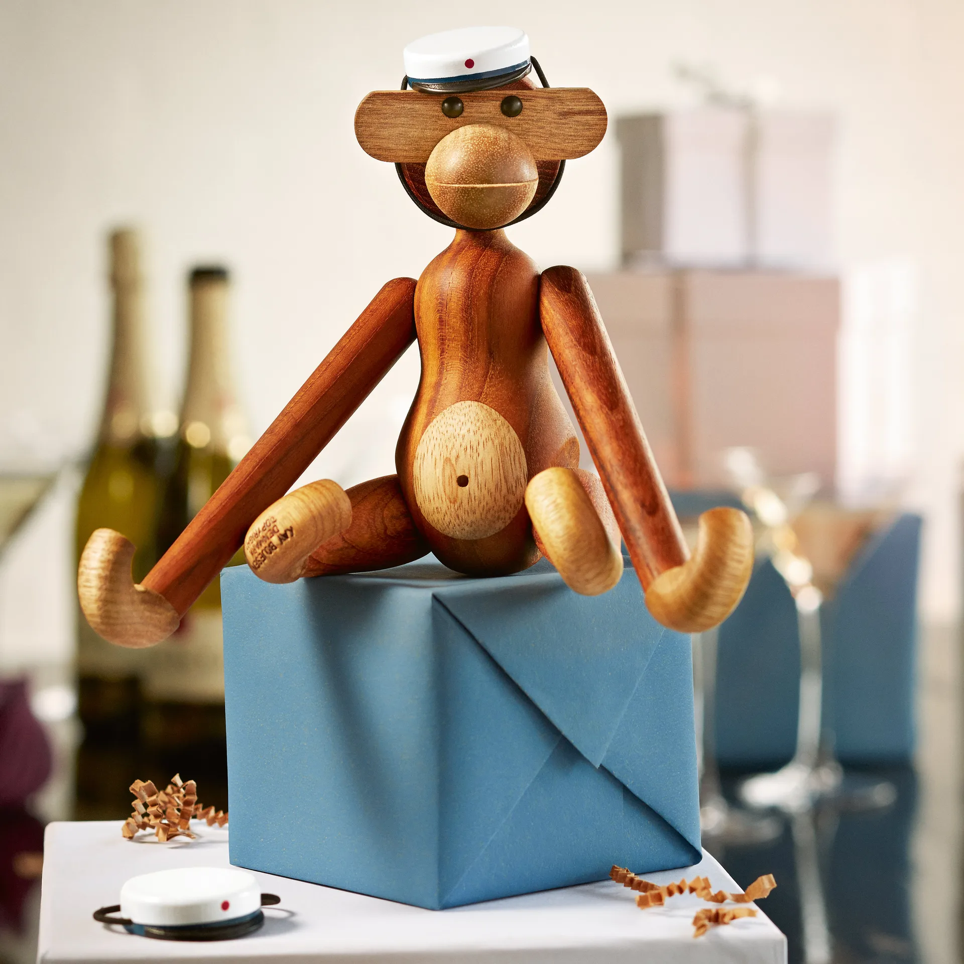 Kay Bojesen student cap for the small monkey, 白色-蓝色 Kay Bojesen Denmark