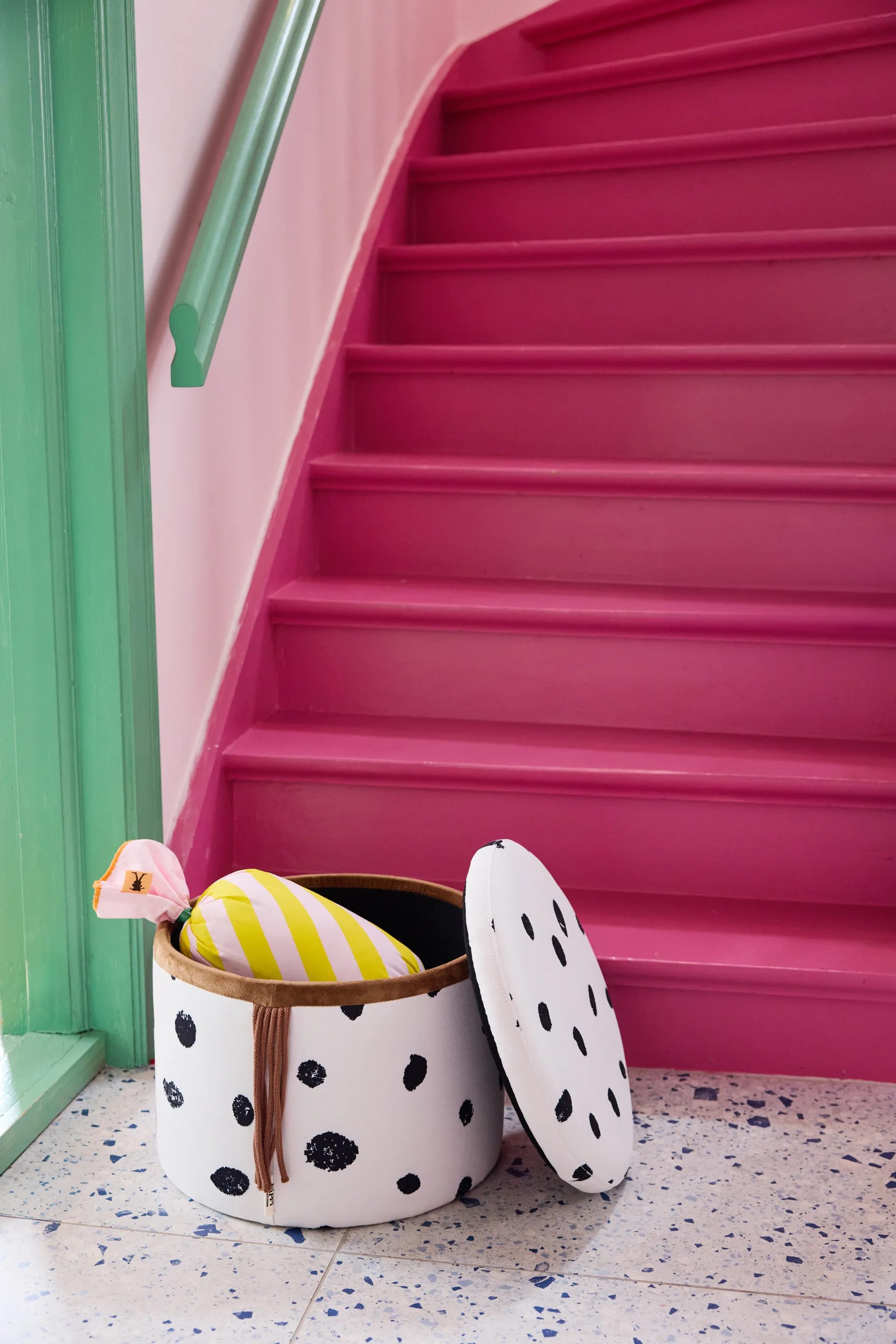 Pippi 坐垫凳 with storage Ø40x30.5 cm, 彩色 Kid's Concept