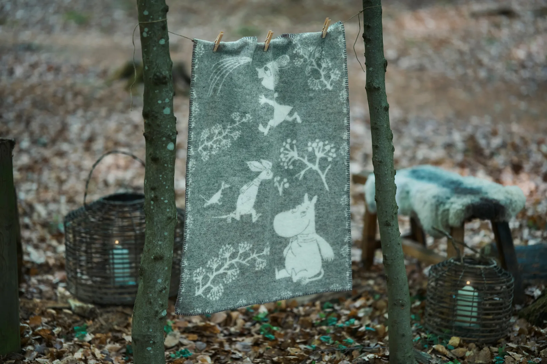 姆明 Winterland 婴儿毯 65x90 cm, 灰色 Klippan Yllefabrik