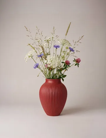 Knabstrup 罗纹花瓶20cm - 柔和樱桃红色 - Knabstrup Keramik