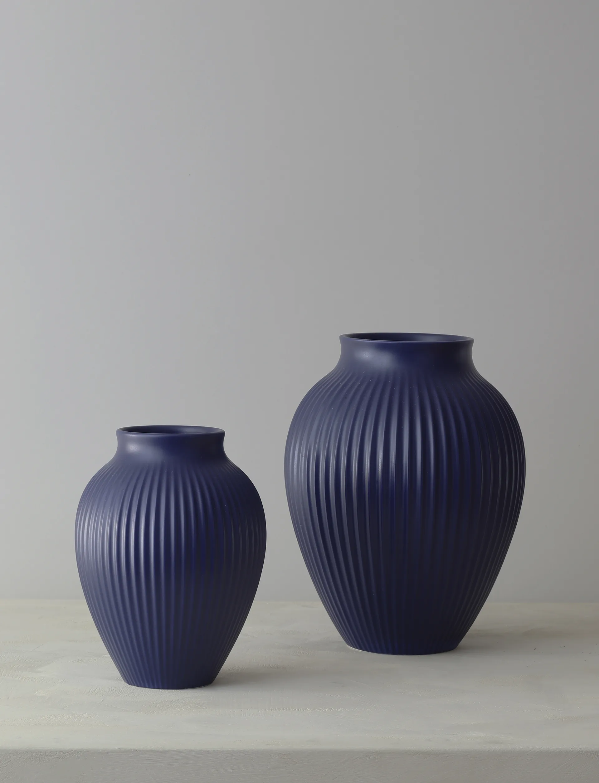 Knabstrup 罗纹花瓶27cm, 深蓝色 Knabstrup Keramik