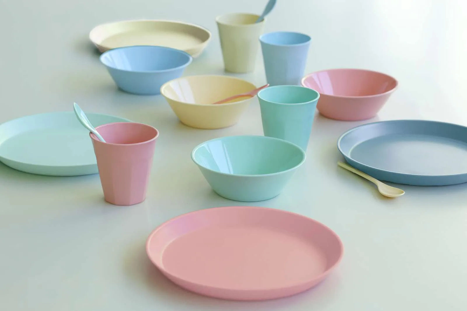 Nora Macarons dinnerware 套装 16件, 彩色 Koziol