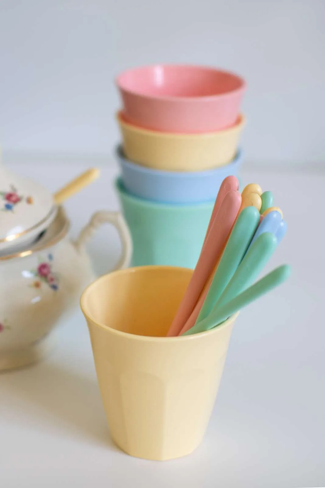 Nora Macarons dinnerware 套装 16件, 彩色 Koziol