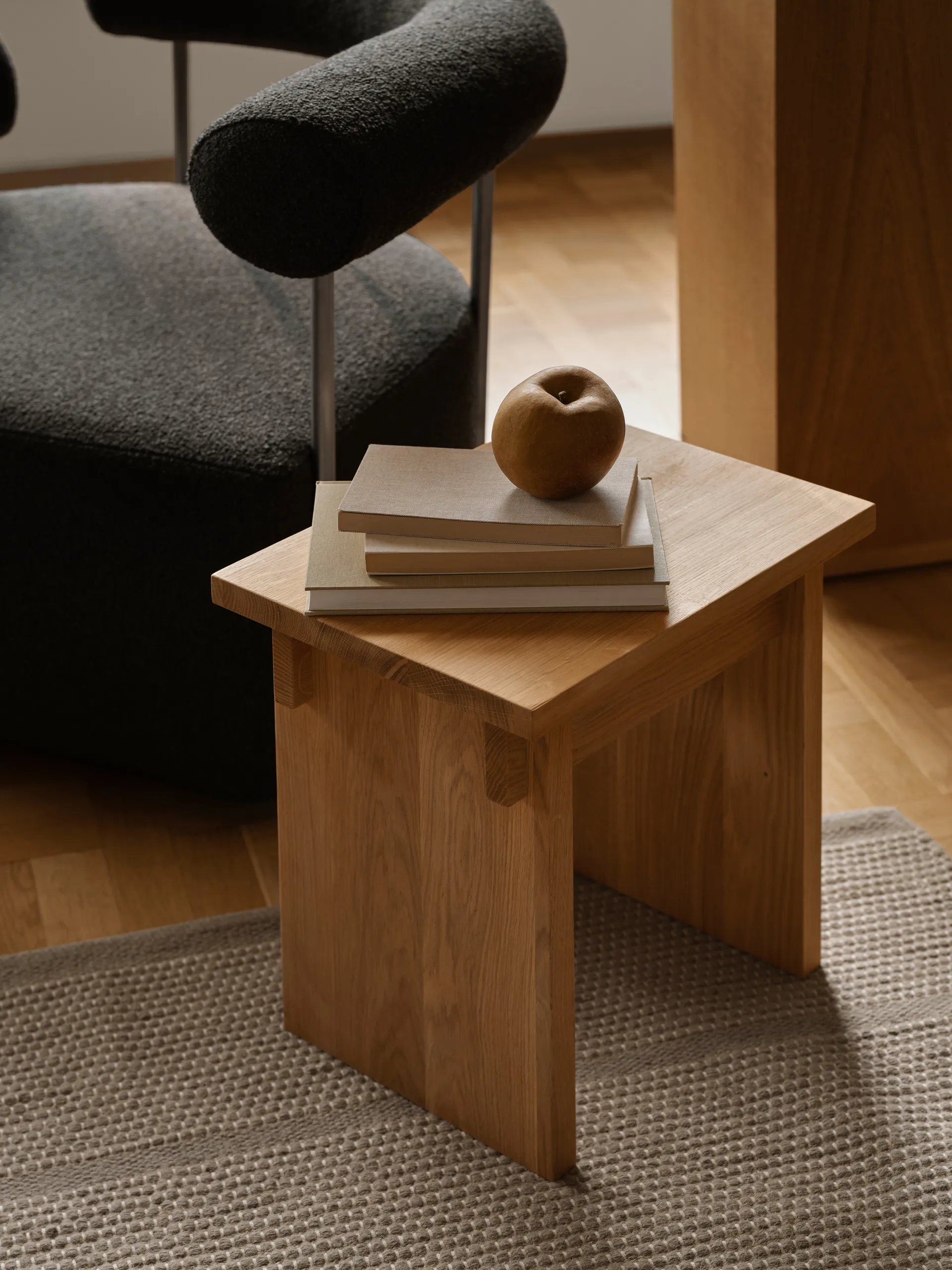 Artisan 凳子 30x40 cm, Warm 漆橡木 Kristina Dam Studio