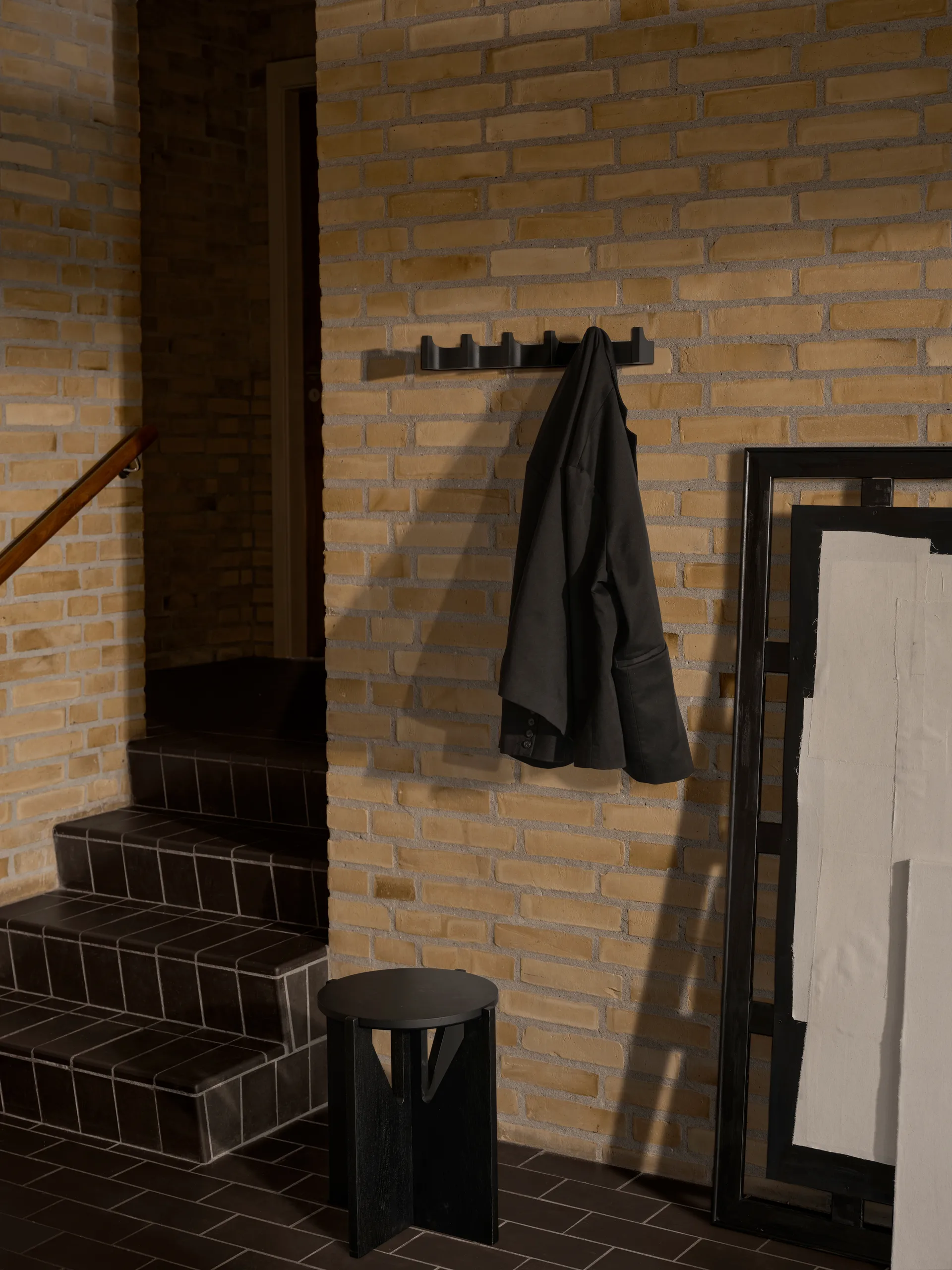 Column coat rack 49 cm, 黑色 stained 自然木色 Kristina Dam Studio